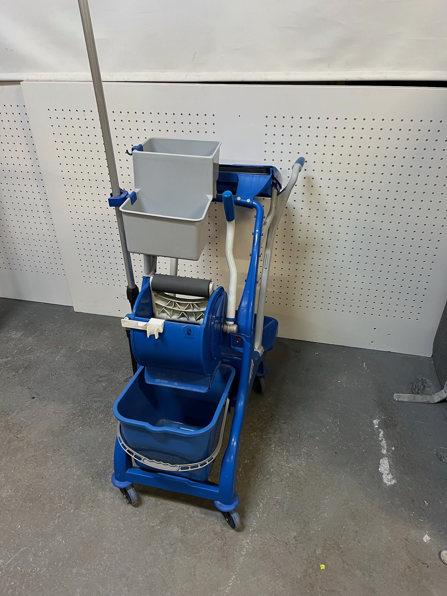 SELT / SOLD Ræstingavagn 4