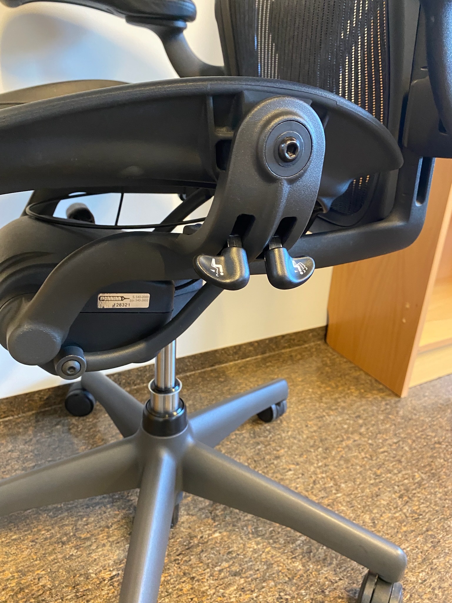 SELT / SOLD Herman Miller Aeron (A stærð) - Alþingi 8