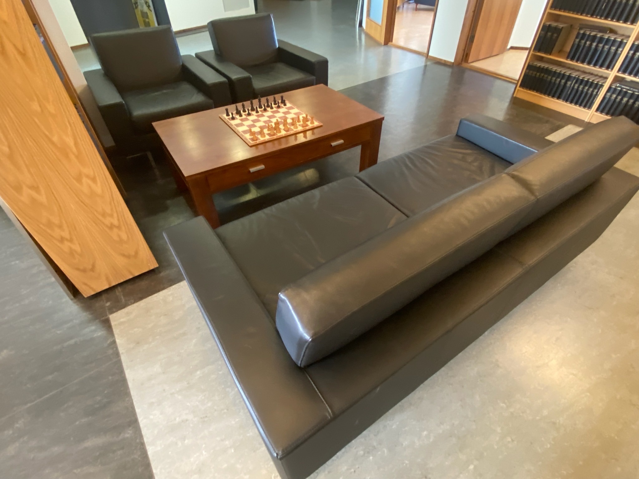 SELT / SOLD Leðursófasett 2+1+1- Alþingi