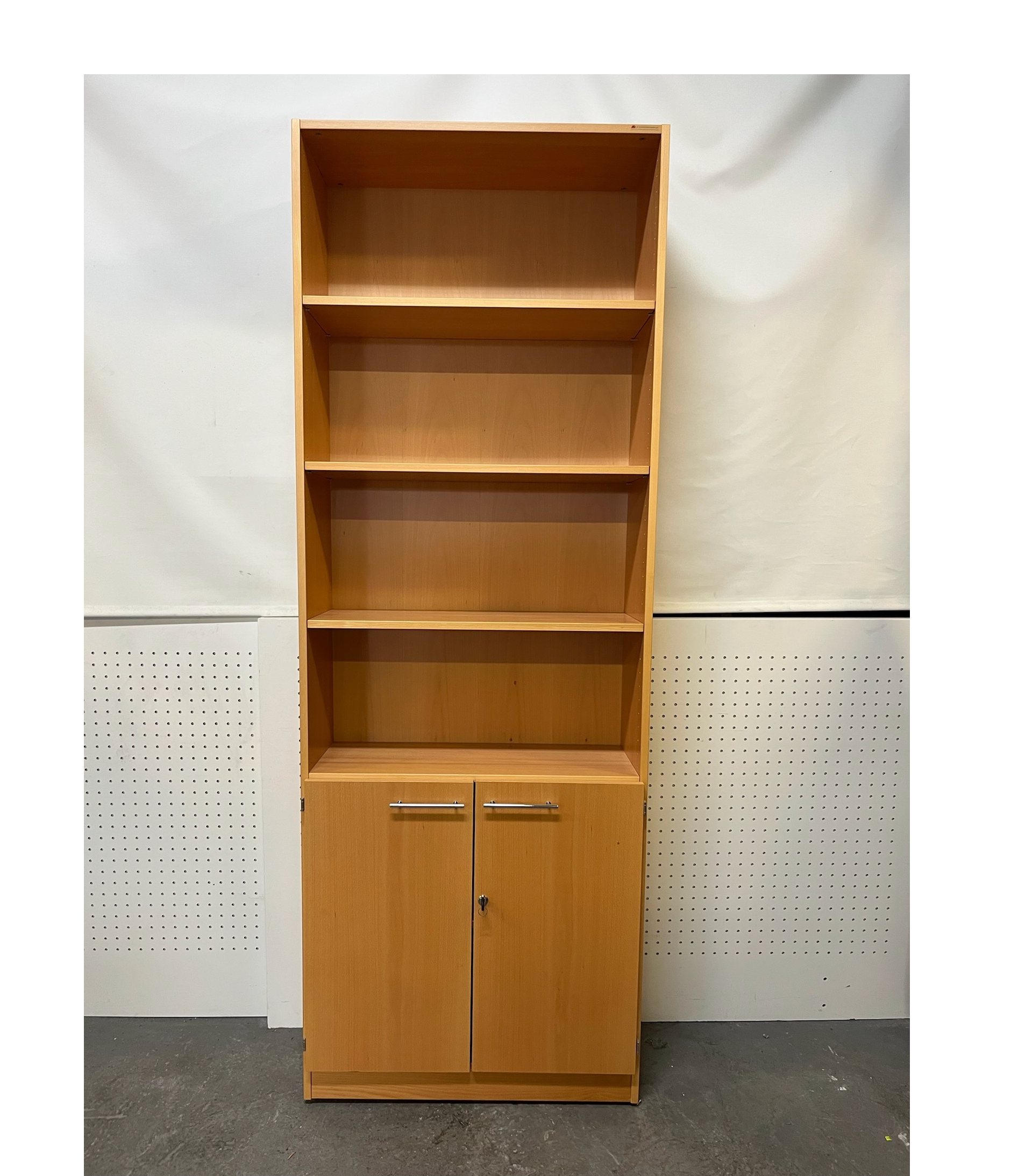 SELT / SOLD Skápur/ bókaskápur með hillum frá Á. Guðmundsson, H220xB80xD33 sm. 2