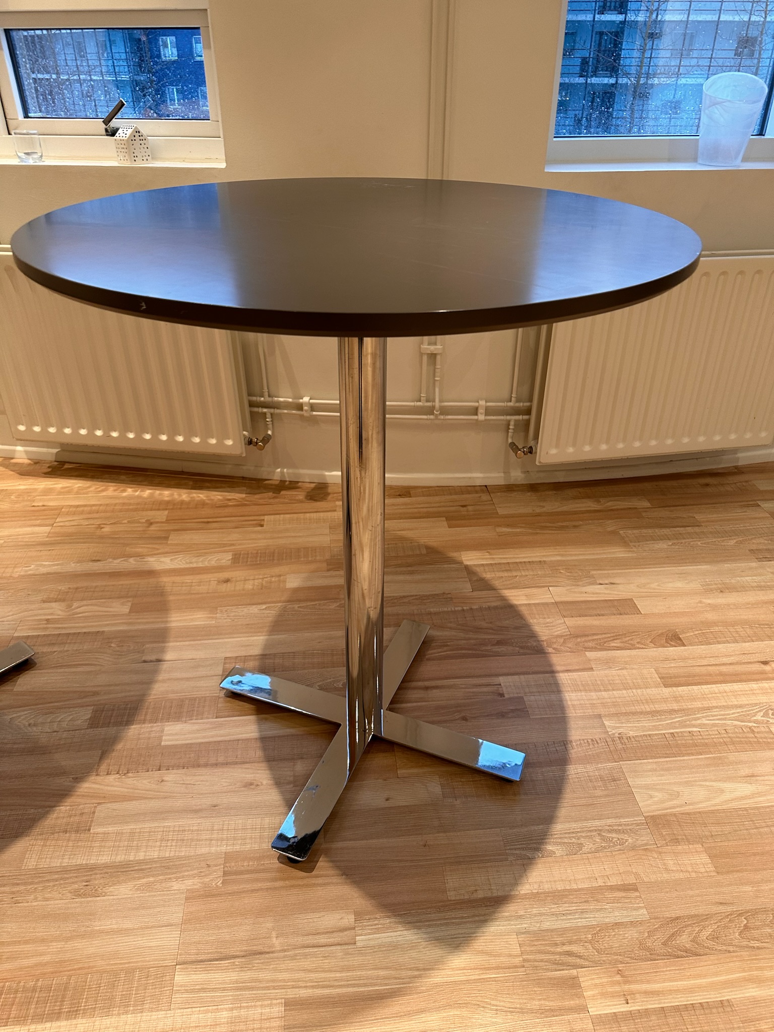 SELT / SOLD Barborð, H103 x B90 sm. 2