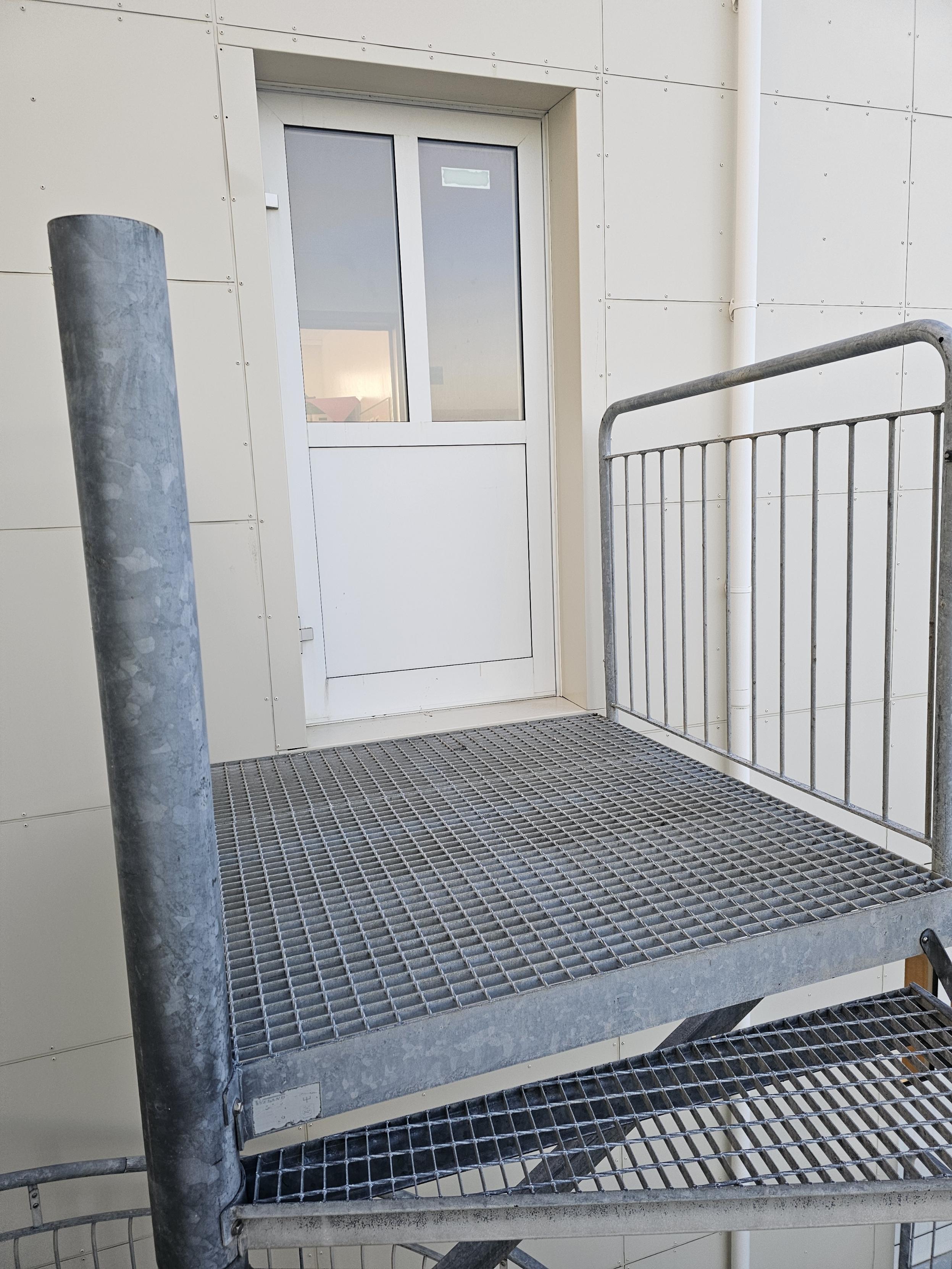 SELT / SOLD - Hringstigi - galvaniserað - 2 hæðir 6 metrar 3