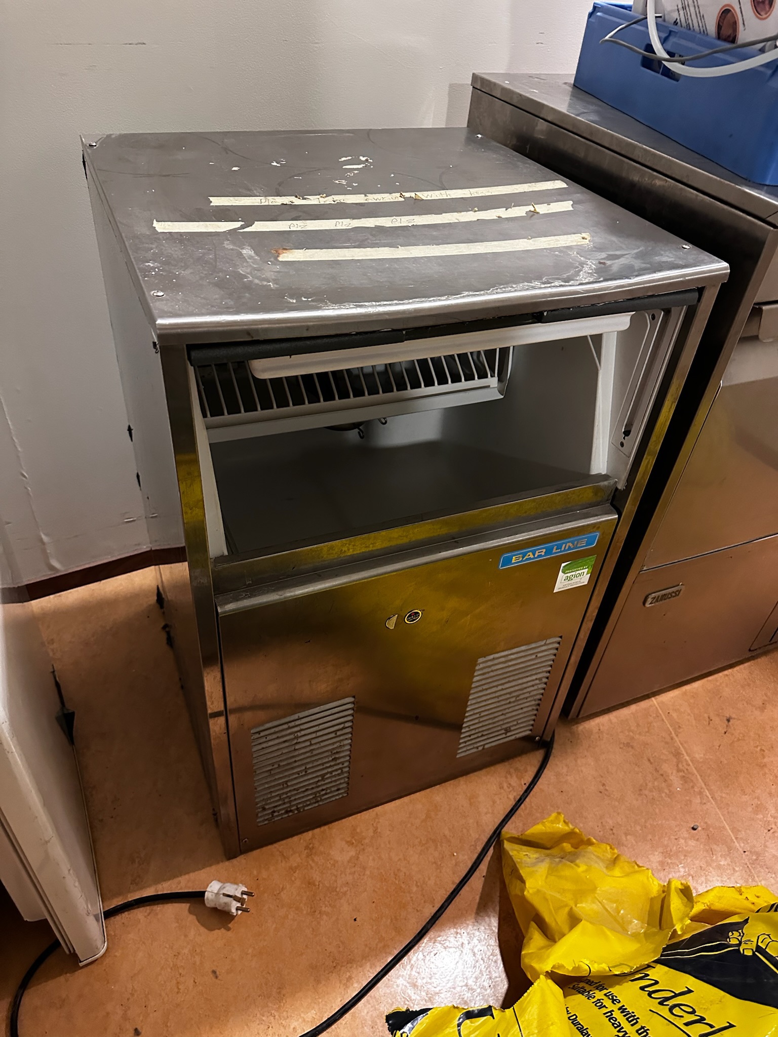 SELT / SOLD Klakavél - B53 D53 H80 - Kælitækni - Pnr. 101