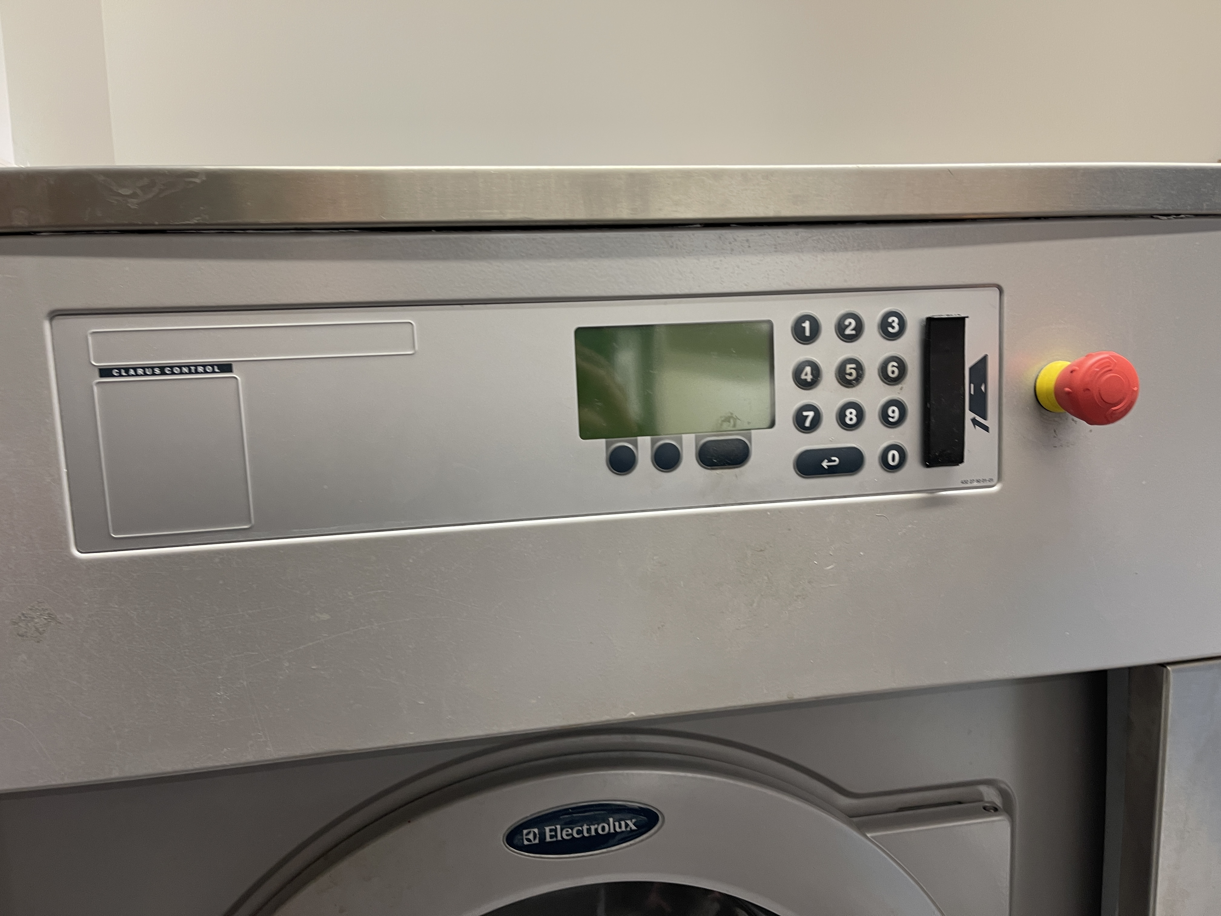 SELT / SOLD -Electrolux iðnaðarþvottavél 30kg W3300H 4