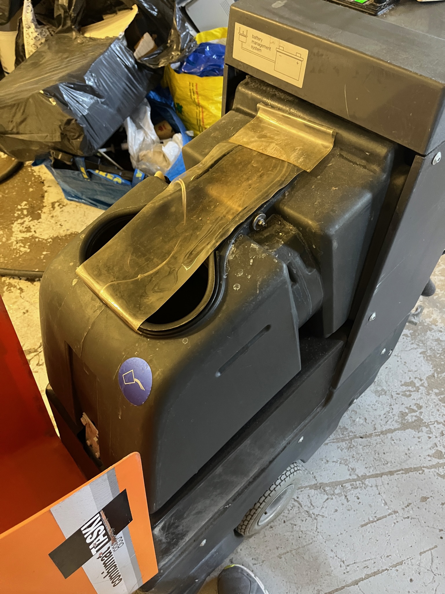 SELT / SOLD Taski skúringarvél 4