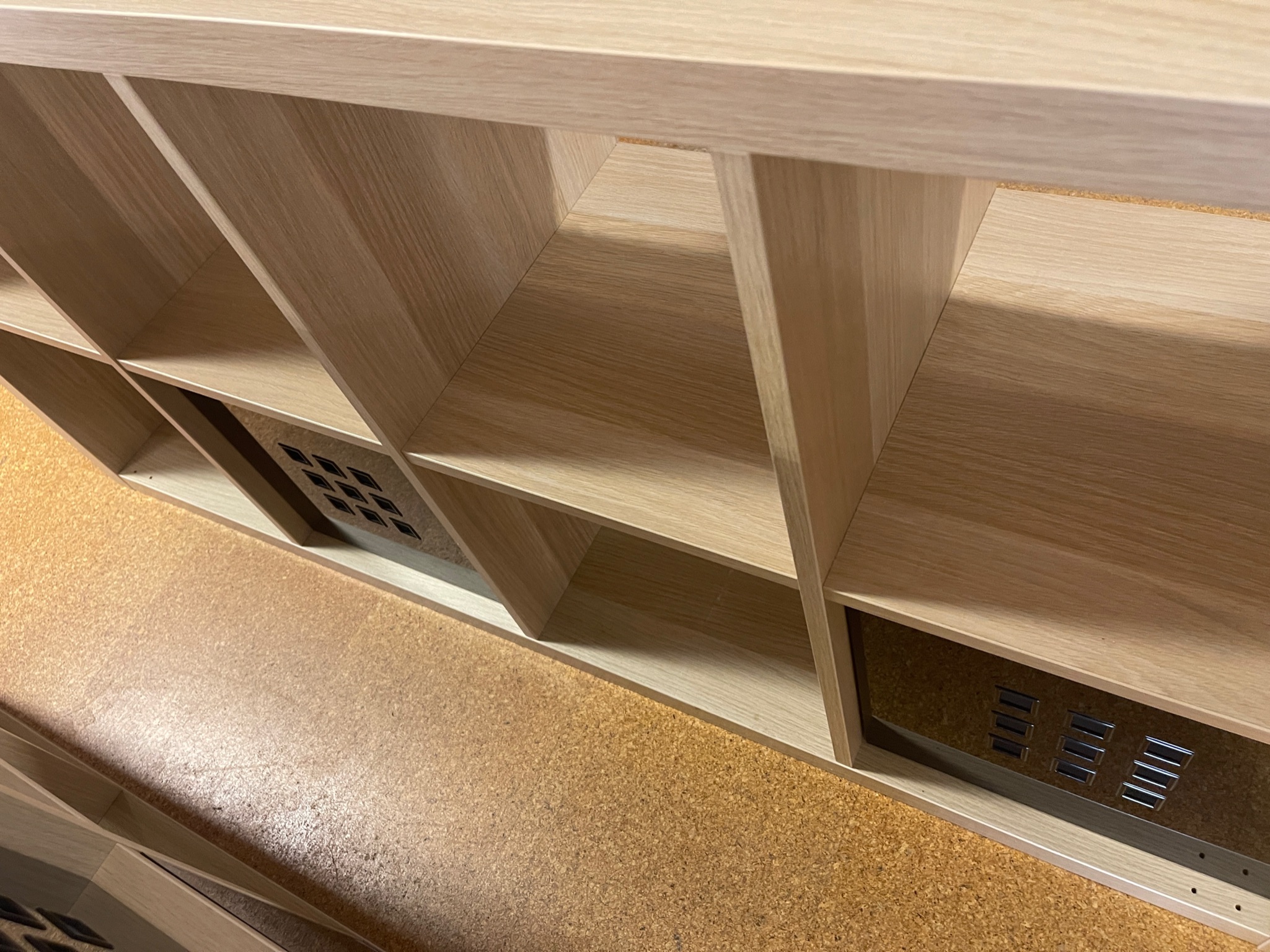 SELT / SOLD IKEA KALLAX 2x4 hillur - 2 stk til 2