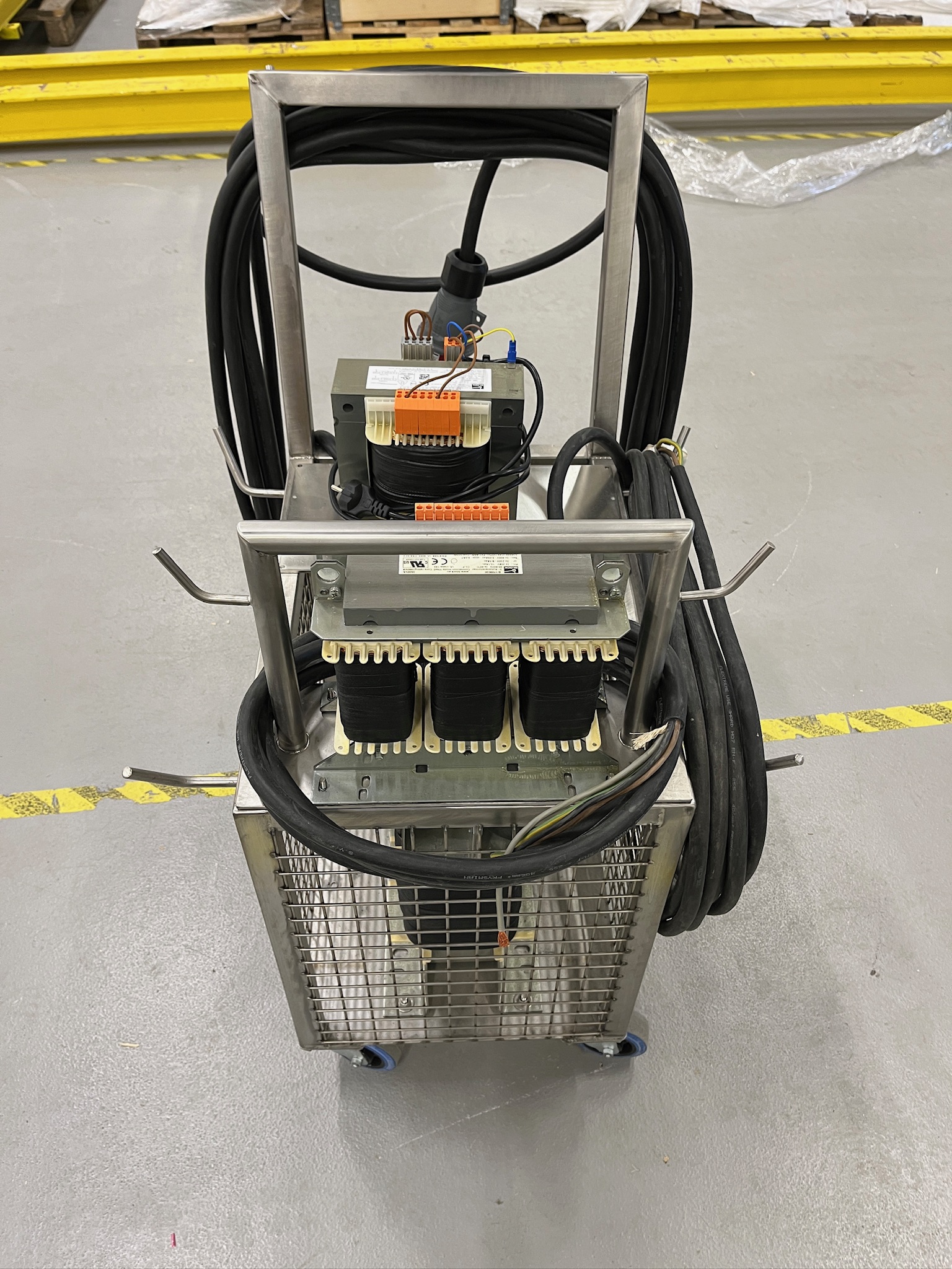 SELT / SOLD Spennubreytir - 208U - 400w 2