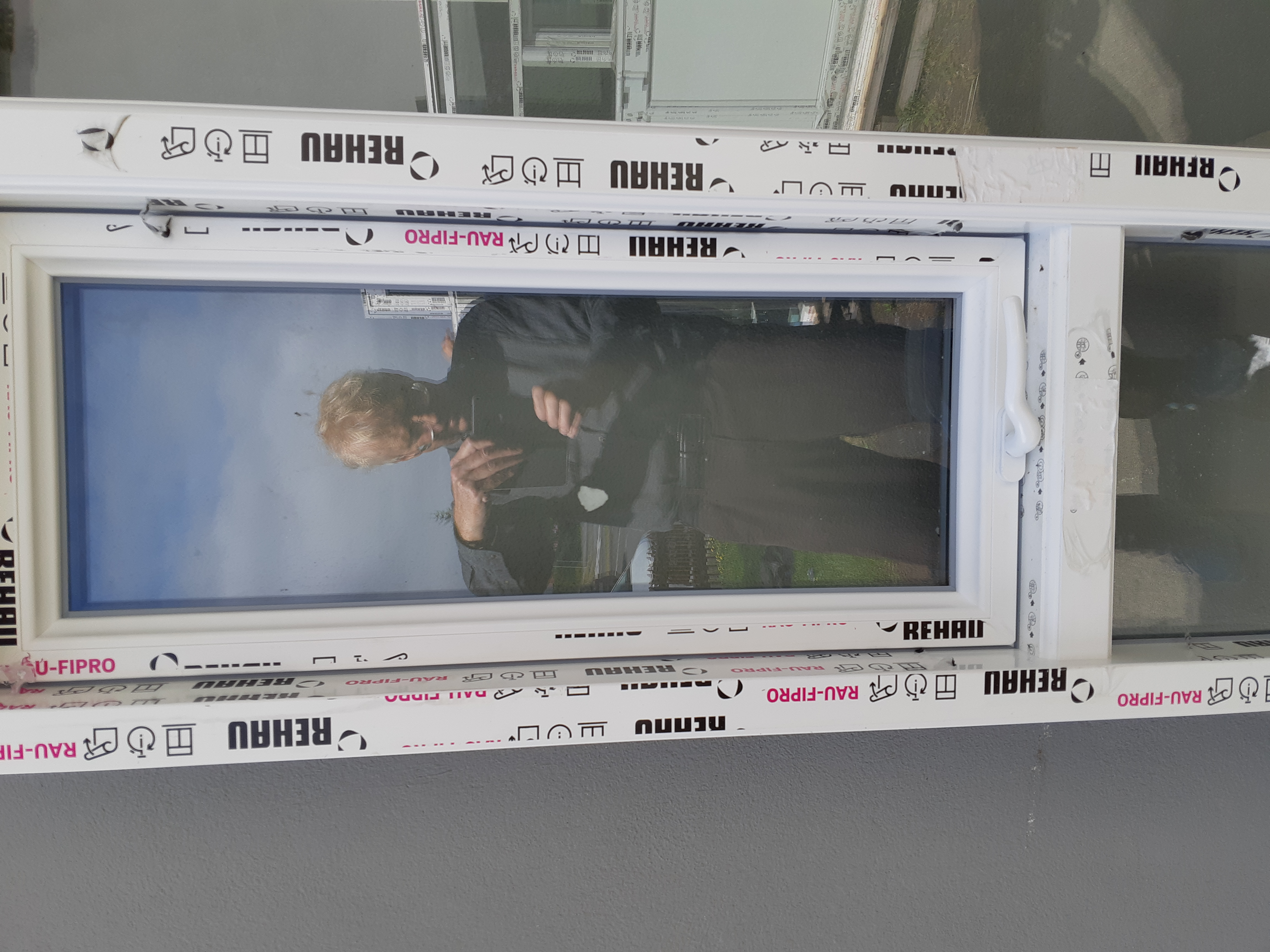 SELT / SOLD - Gluggi - nýr PVC - 176x137 sm með opnanlegt fag - REHAU NORDIC 2