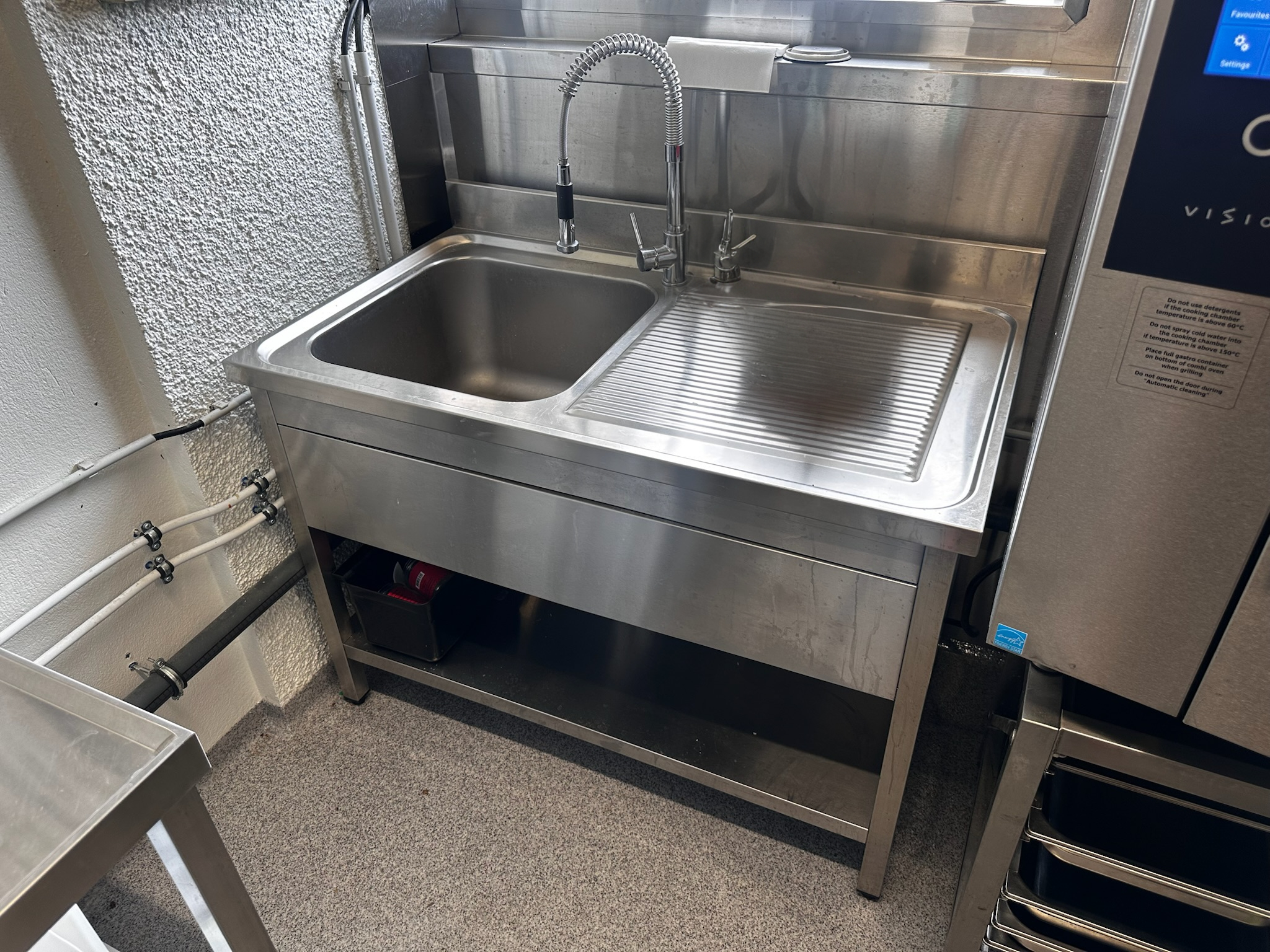 SELT / SOLD Tecnodom stálborð m/vaski og kanti, B120xD70xH95sm.