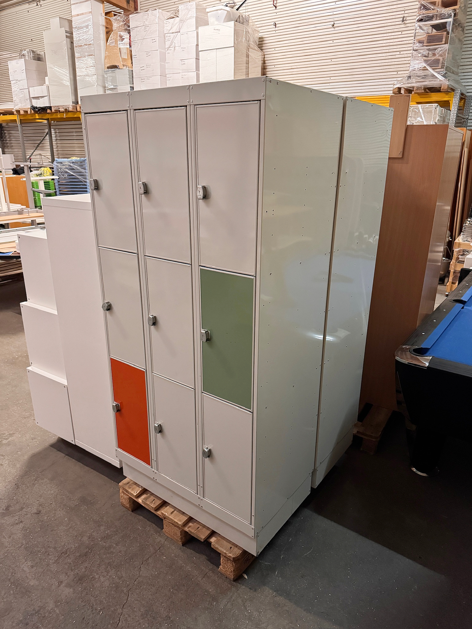 SELT / SOLD Starfsmannskápur, 9 hólf, H189xB90xD55sm.