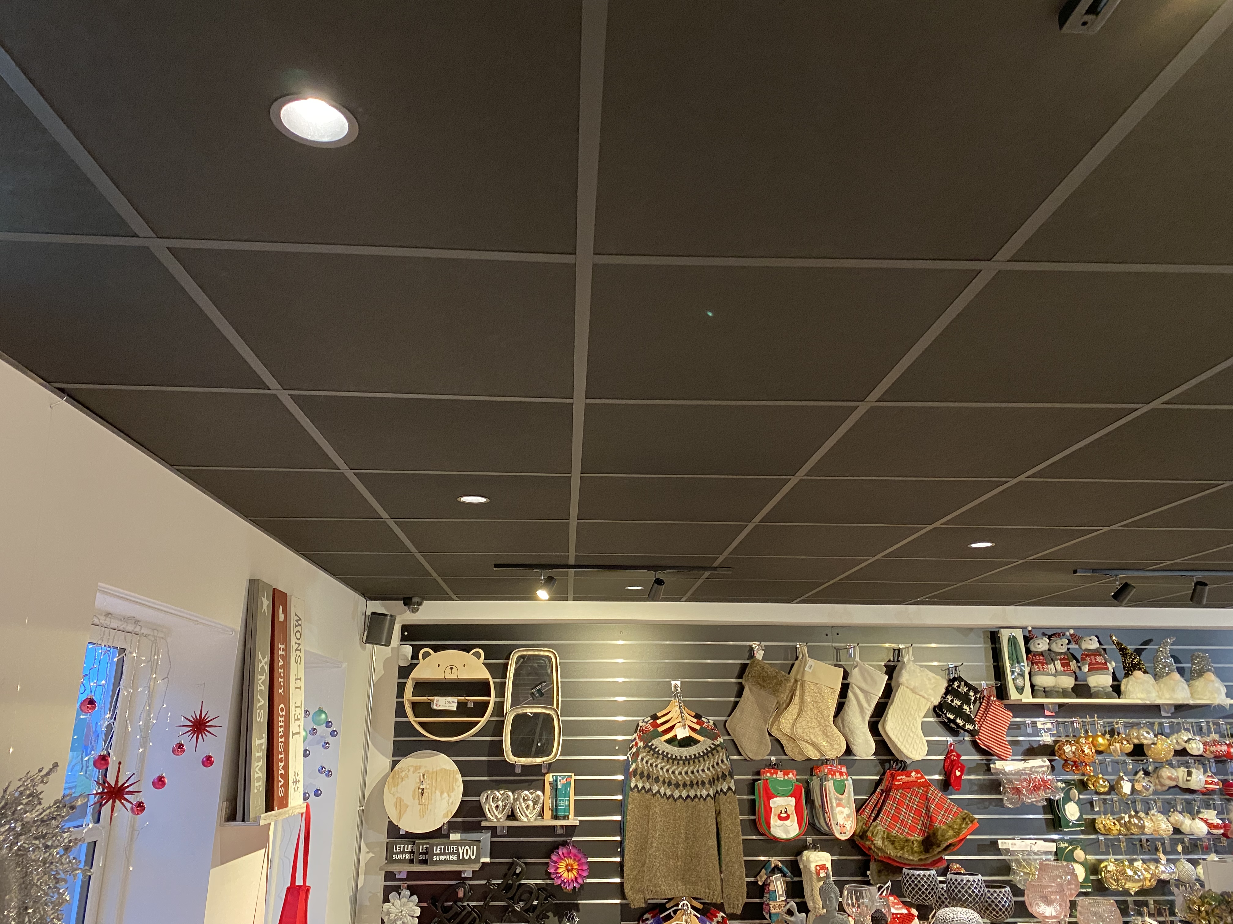 SELT / SOLD - Vandað kerfisloft - svart - hálfvirði