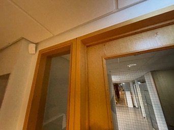SELT / SOLD Eldvarnarhurð(E-30) með gleri, læsingu og pumpu H240/ B160 sm 2