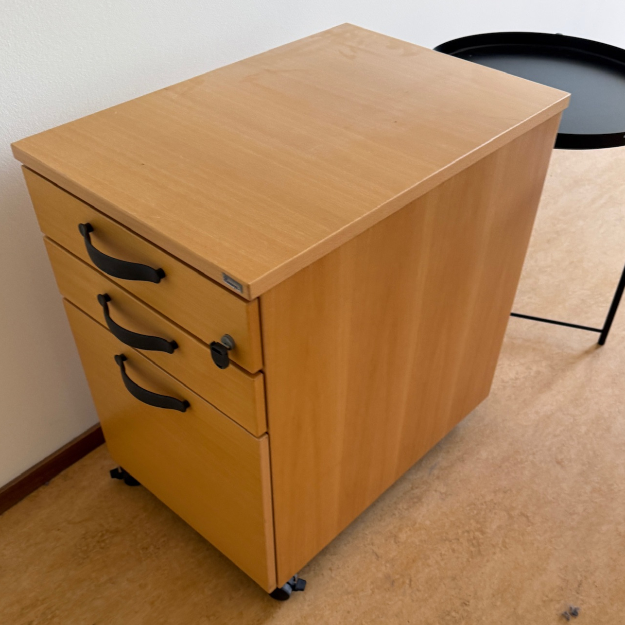 SELT / SOLD Kinnarps skúffuskápur frá Pennanum 2