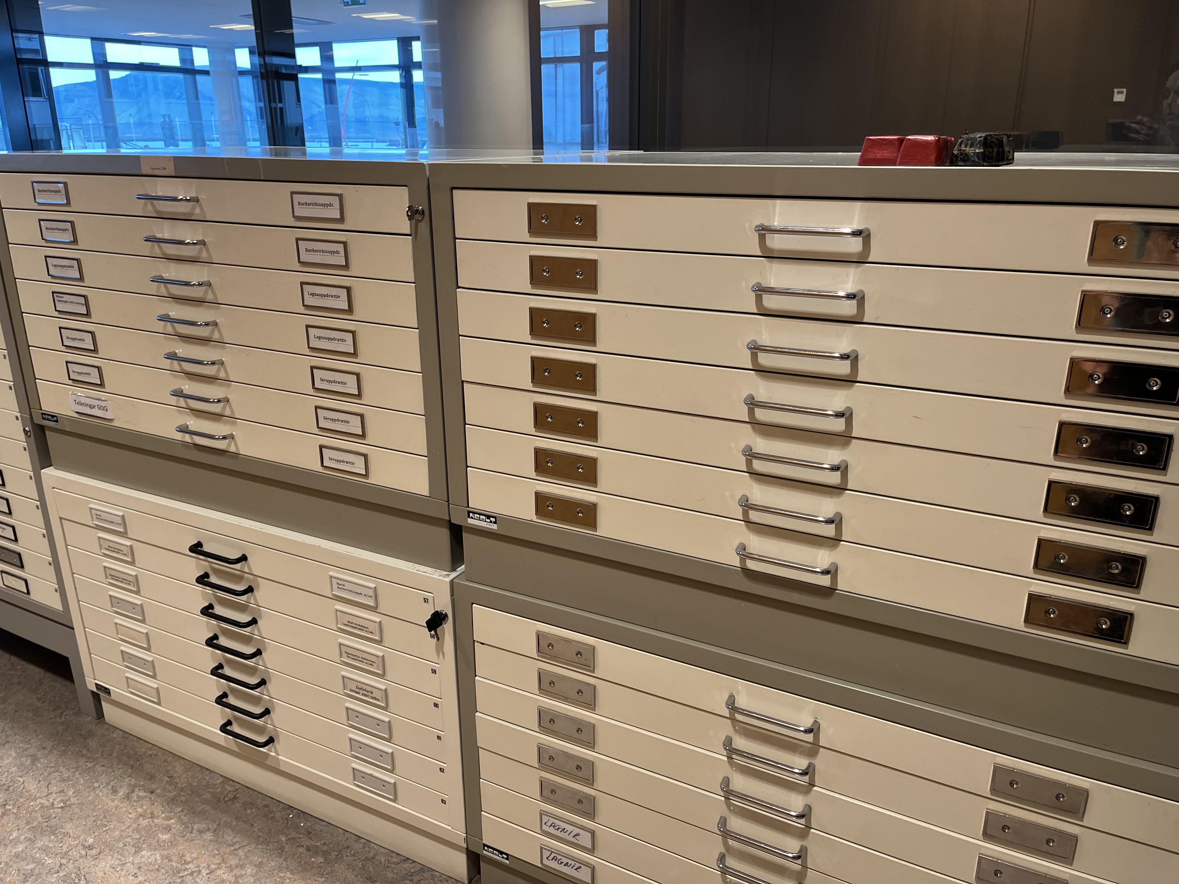 SELT / SOLD Teikningaskápur - teikningaskápar 4 stk. 7 skúffur