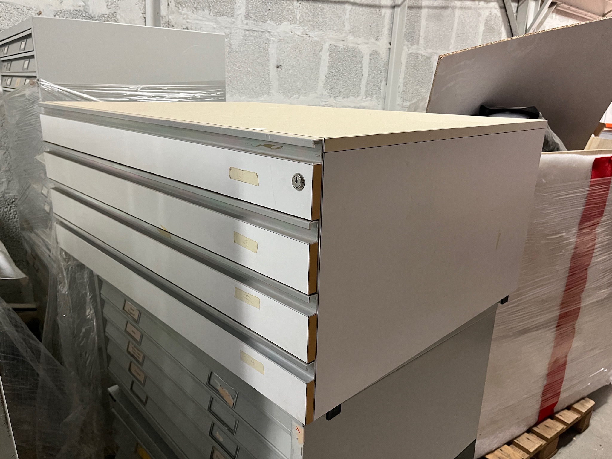 SELT / SOLD Teikningaskápur, 4 skúffur, grár