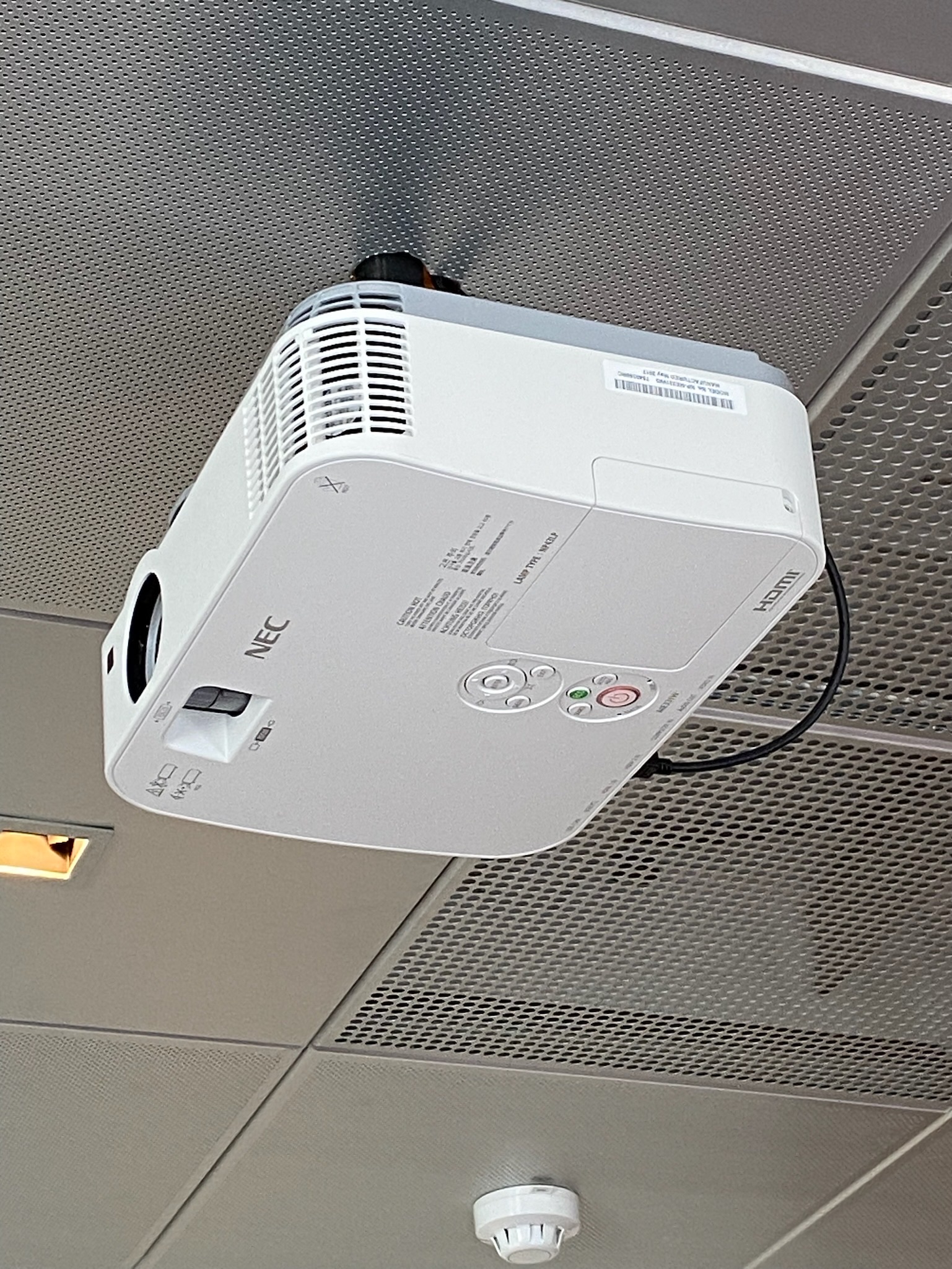 SELT / SOLD - NEC ME331W HDMI skjávarpi - Alþingi