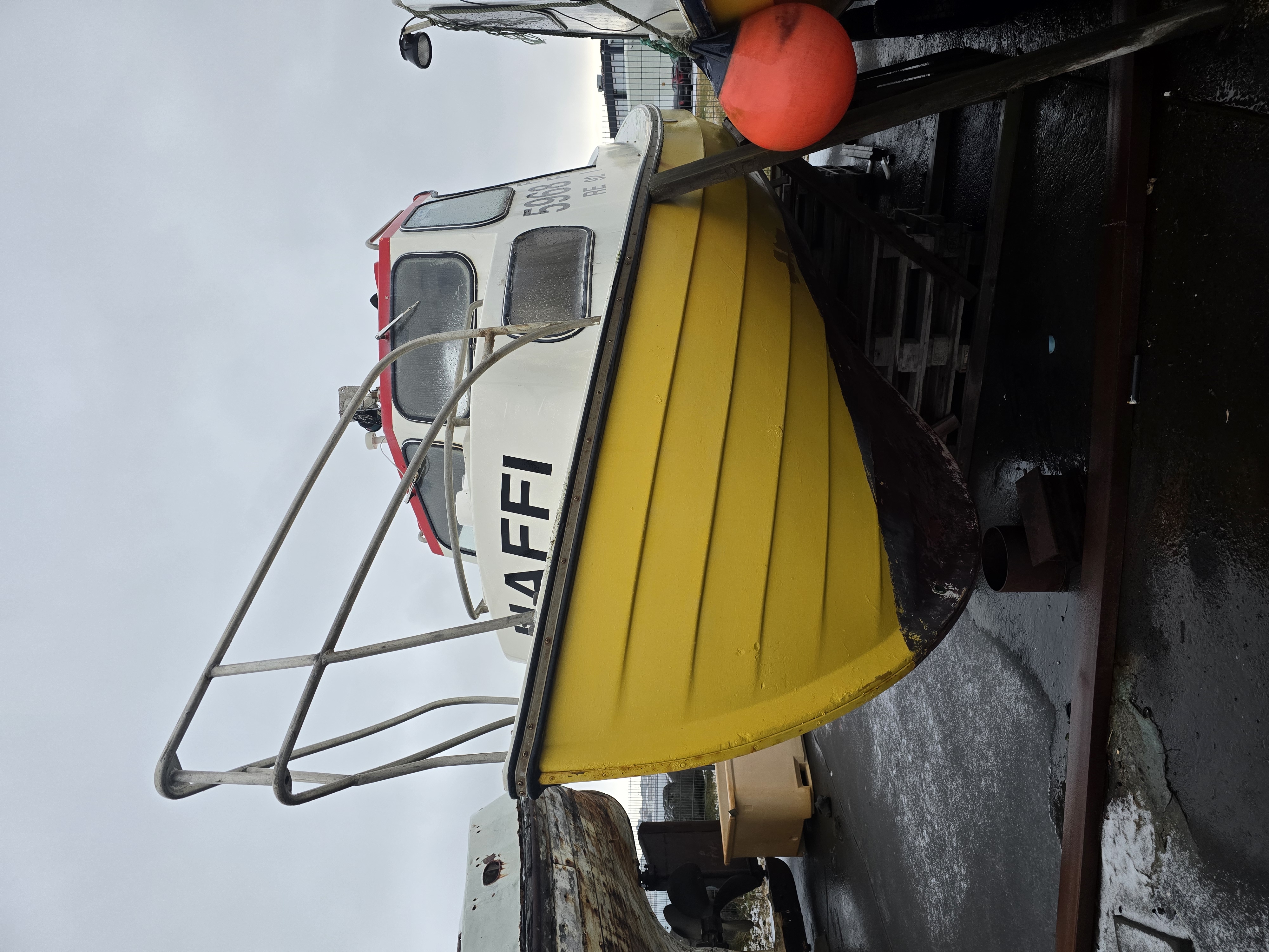 SELT / SOLD - Trefjaplastfiskibátur 2