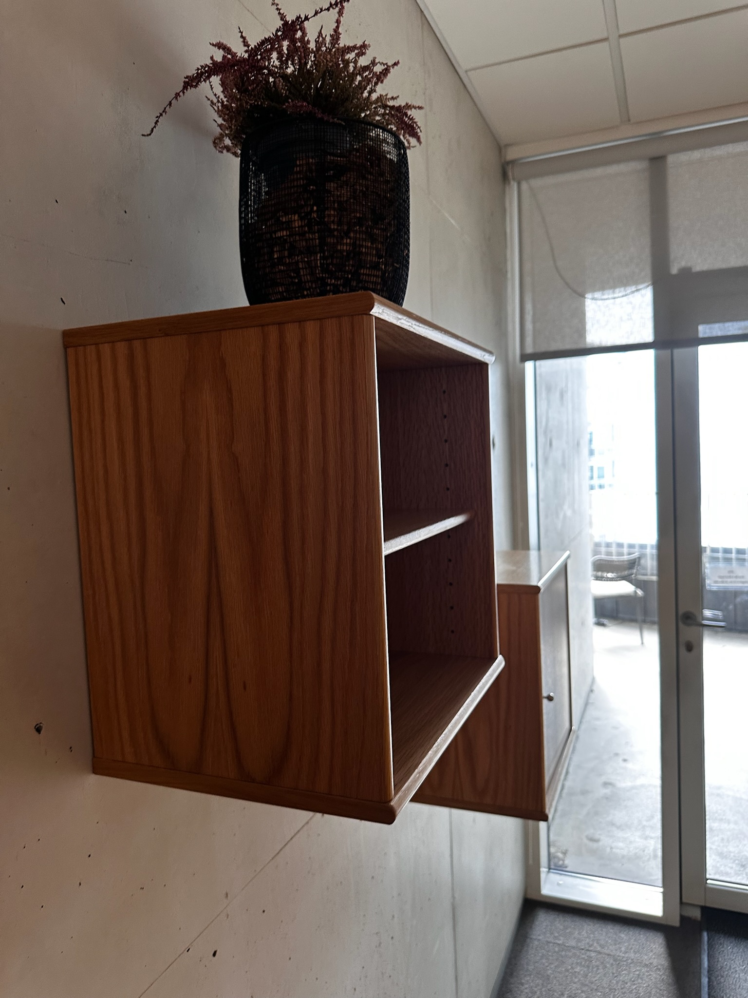 SELT / SOLD Eikar hillueiningar, H41xB41xD30sm. 2
