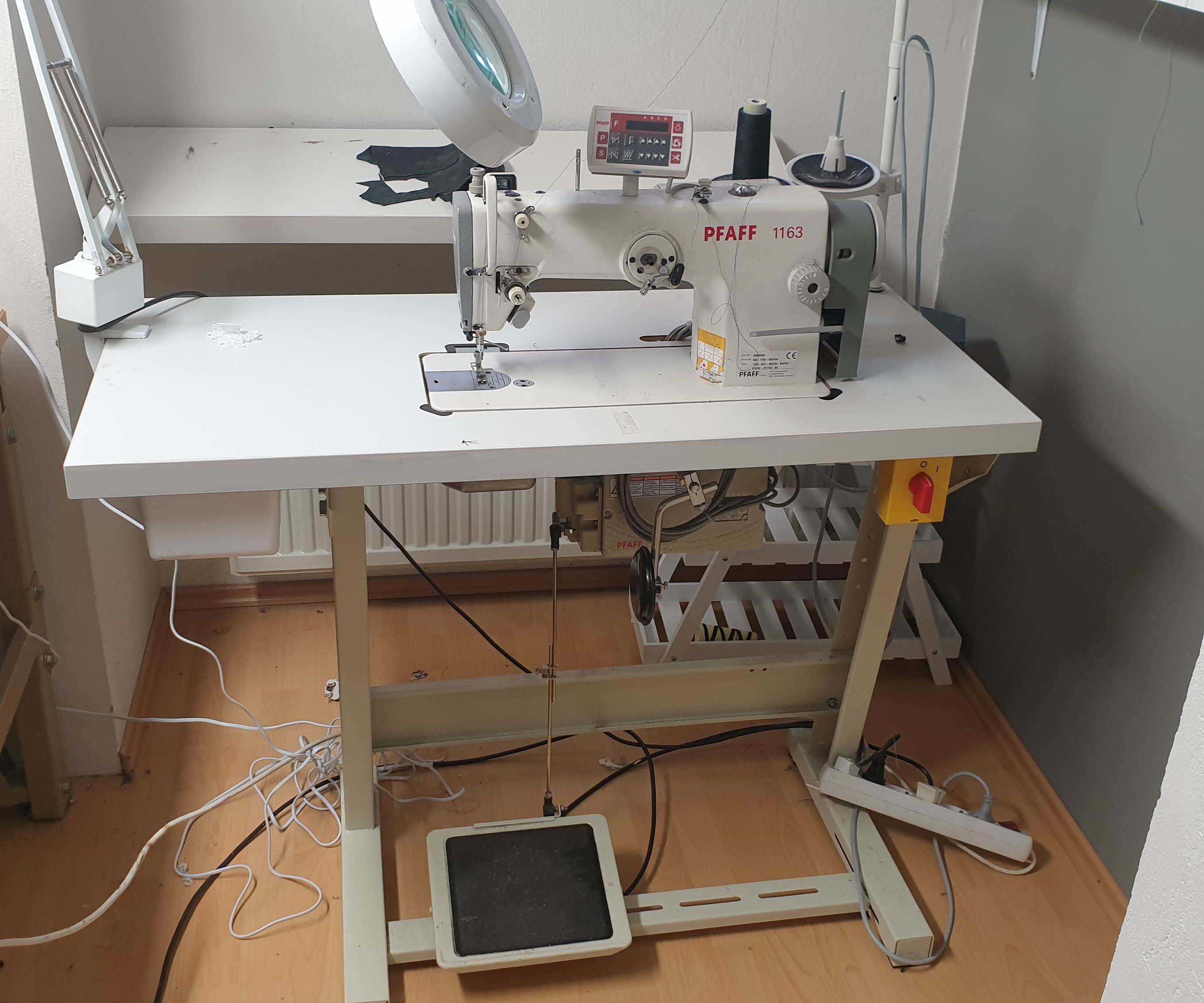 Selt - PFAFF 1163 - Saumavél -sewing machine