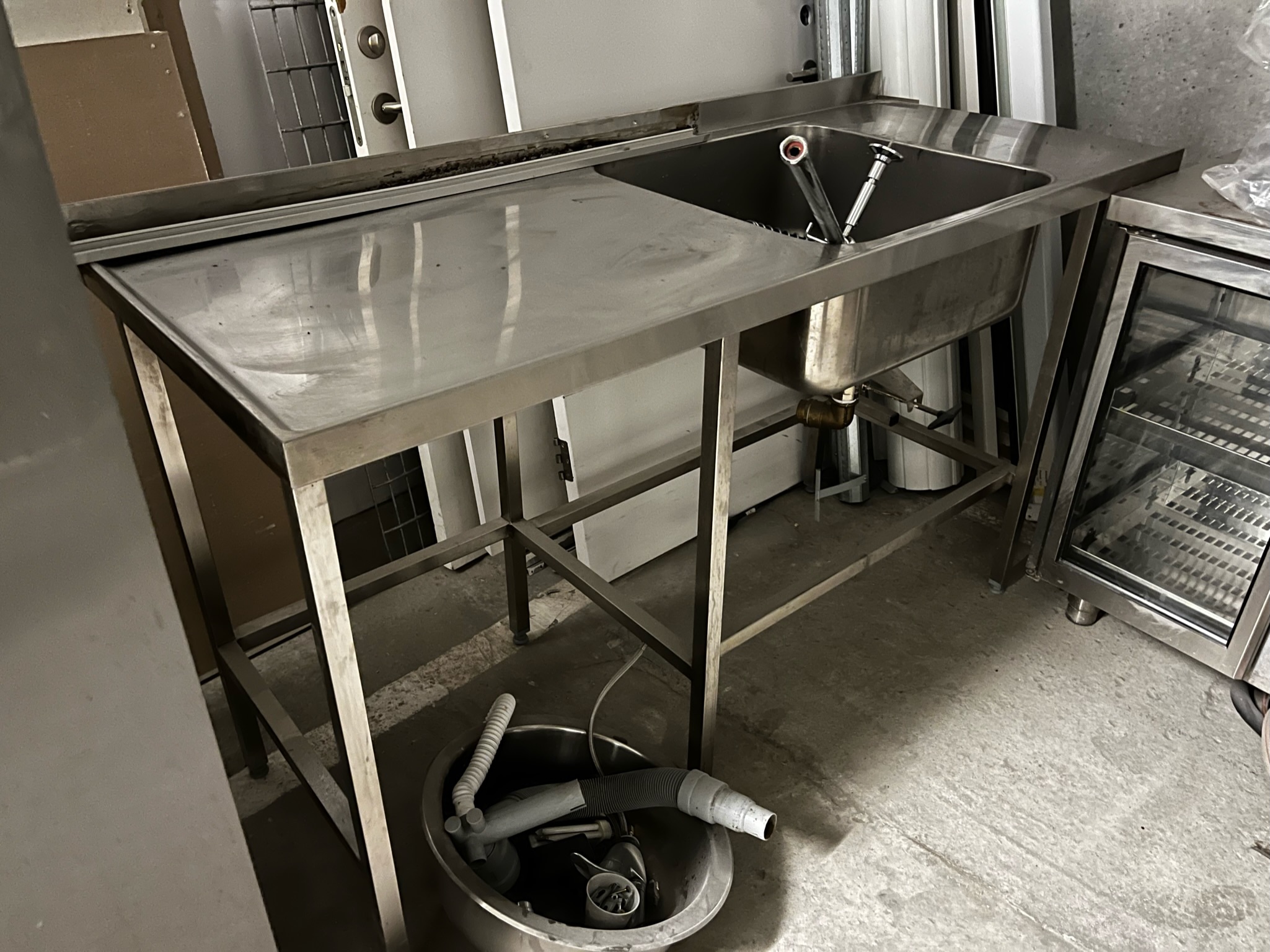 SELT / SOLD - Nicro stálvaskur með blöndunartæki h91xd65x160 6