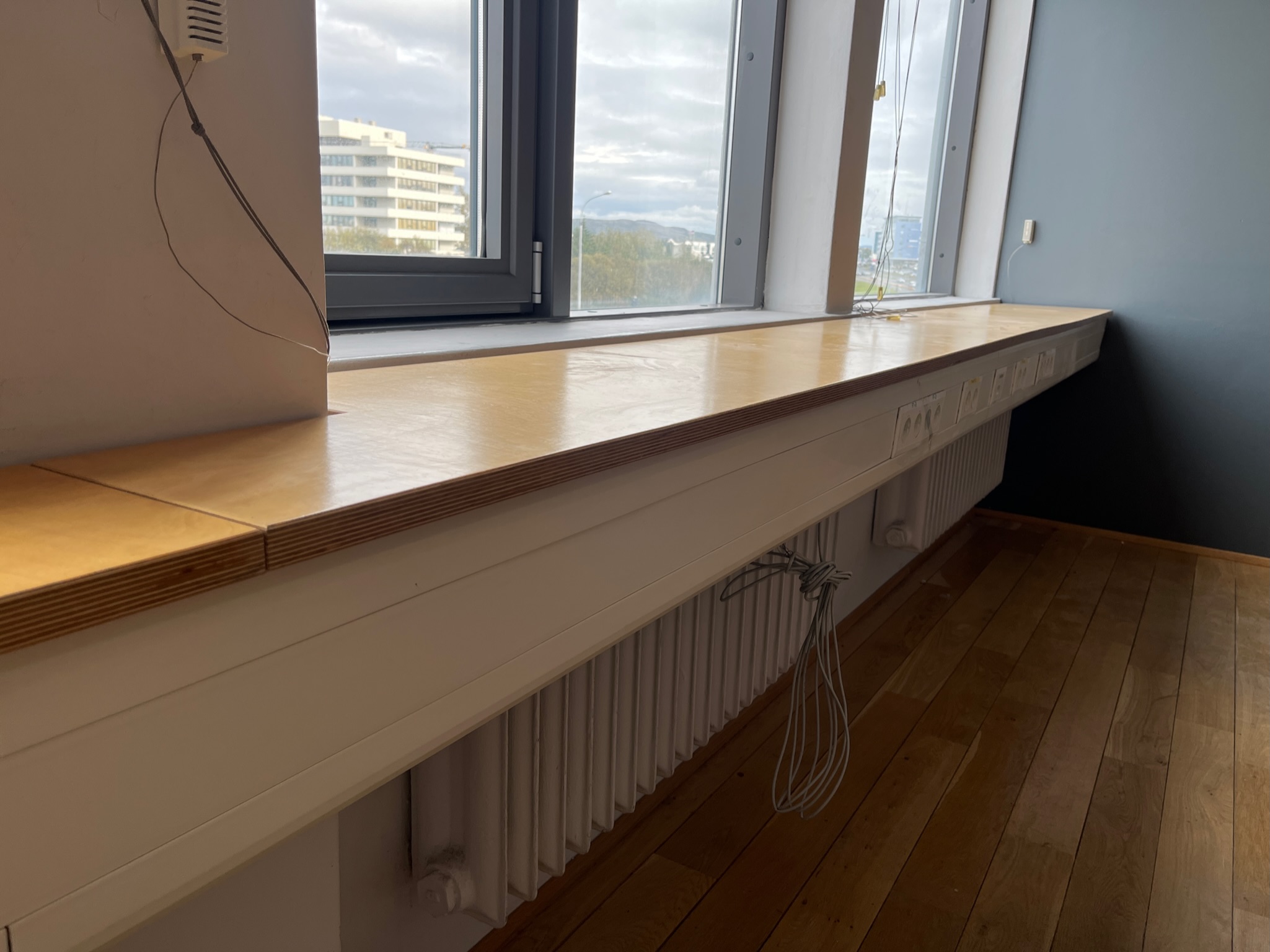 SELT / SOLD - Rafmagnsstokkar - 200 metrar 2