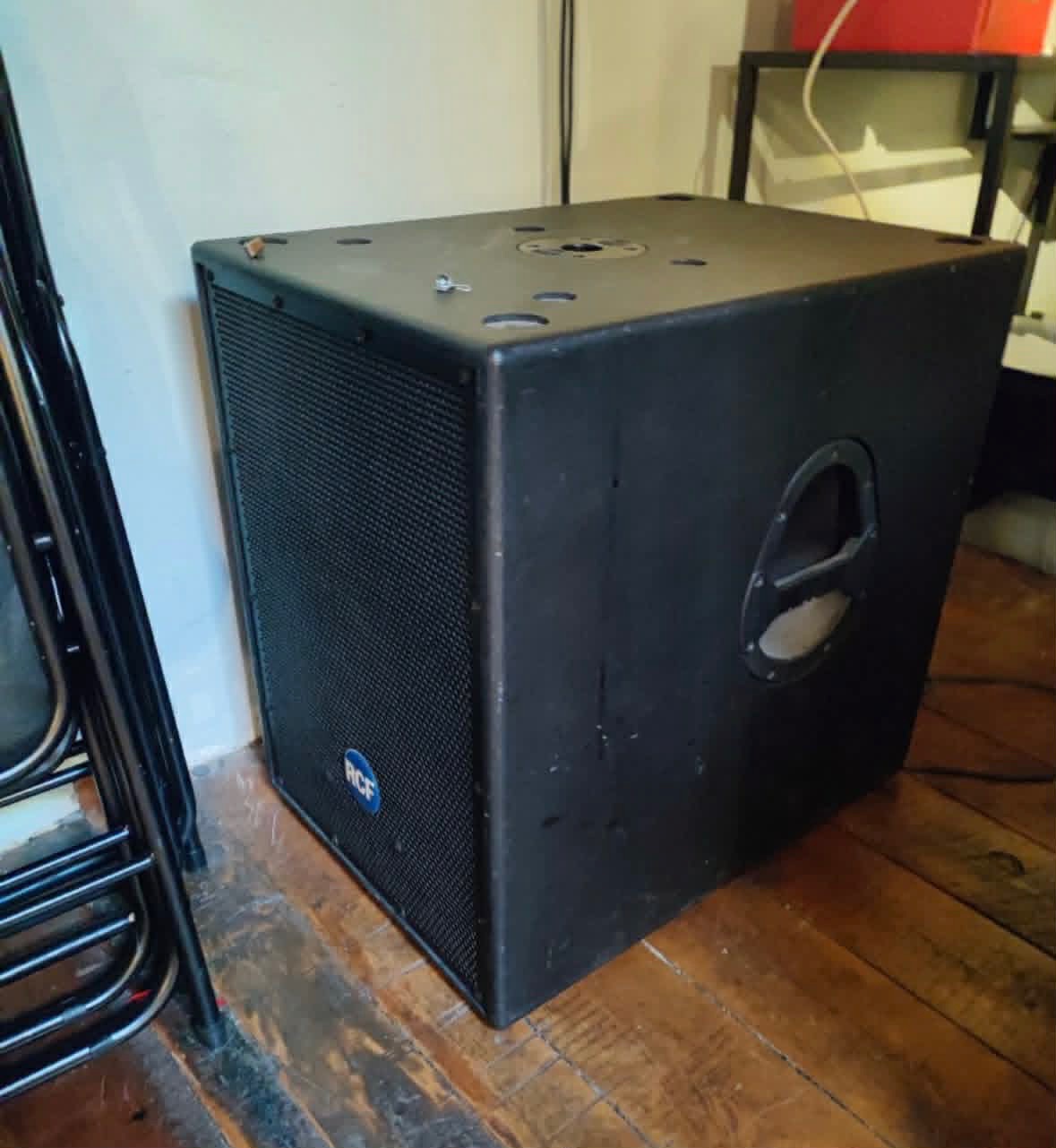RCF hljóðkerfi, 2 hátalarar, bassabox og mixer 3