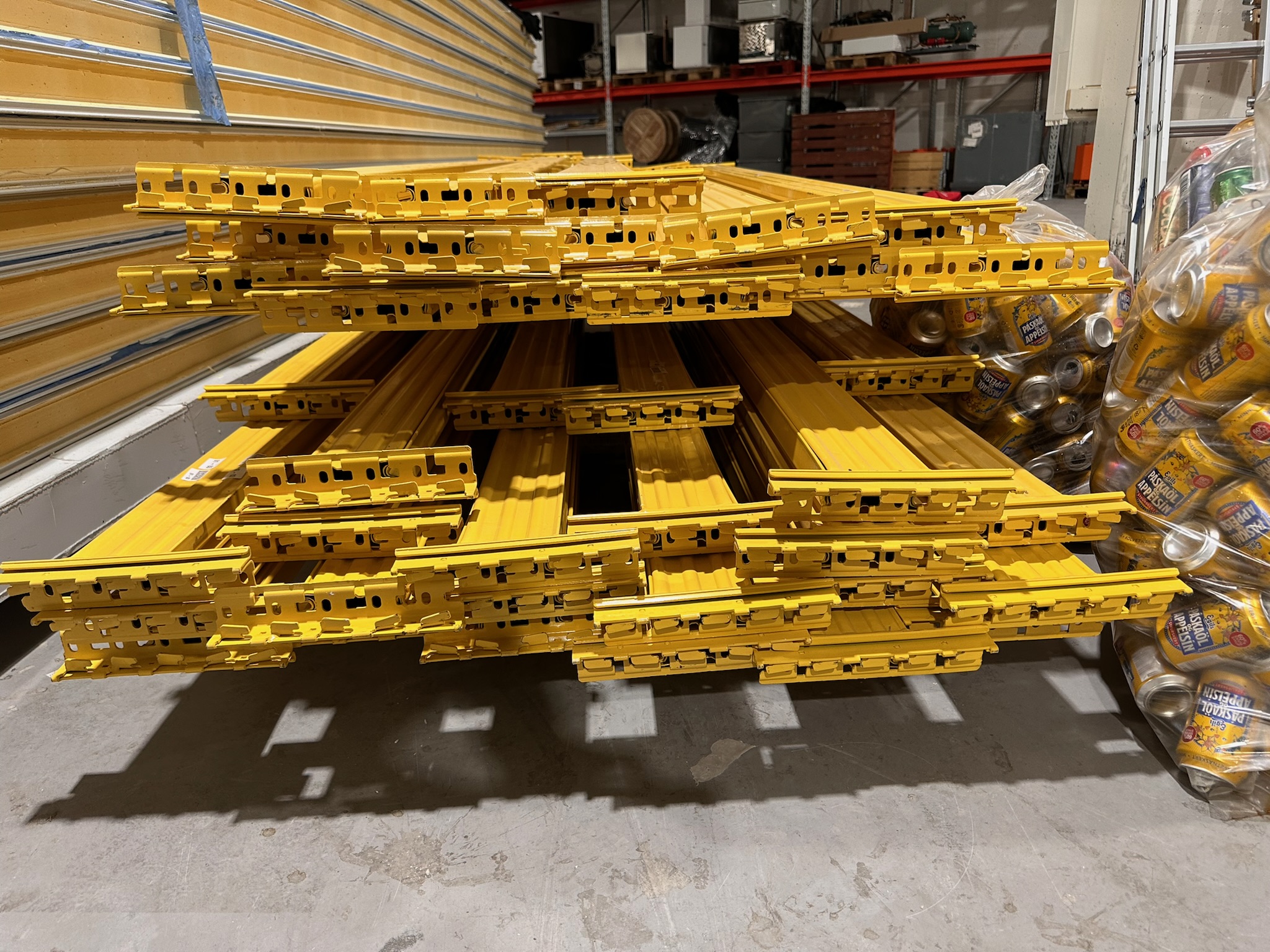 SELT / SOLD Brettarekkar, H400 x B273 x D97 sm. 4