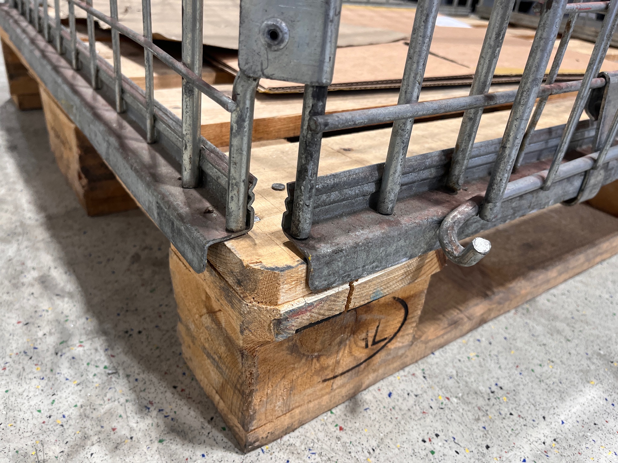 SELT / SOLD Brettagrind frá AJ Vörulistanum, B122xD71xH102sm 10