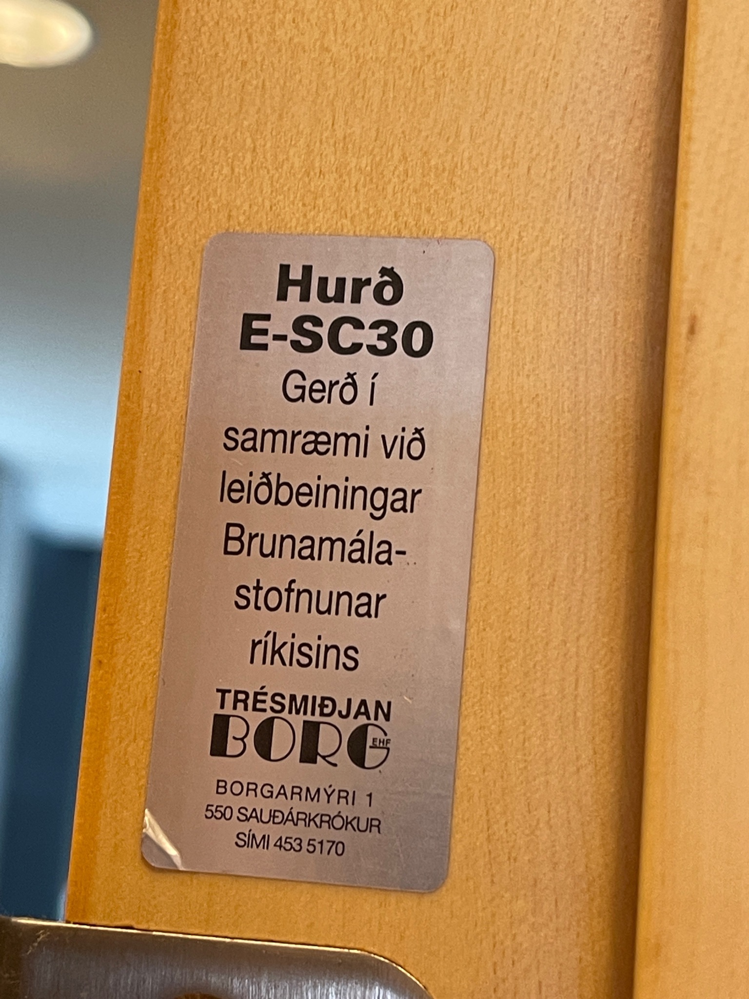 SELT / SOLD Hurð tvöföld H251,5 x B180sm. E-SC30 m.segullæsingu 8