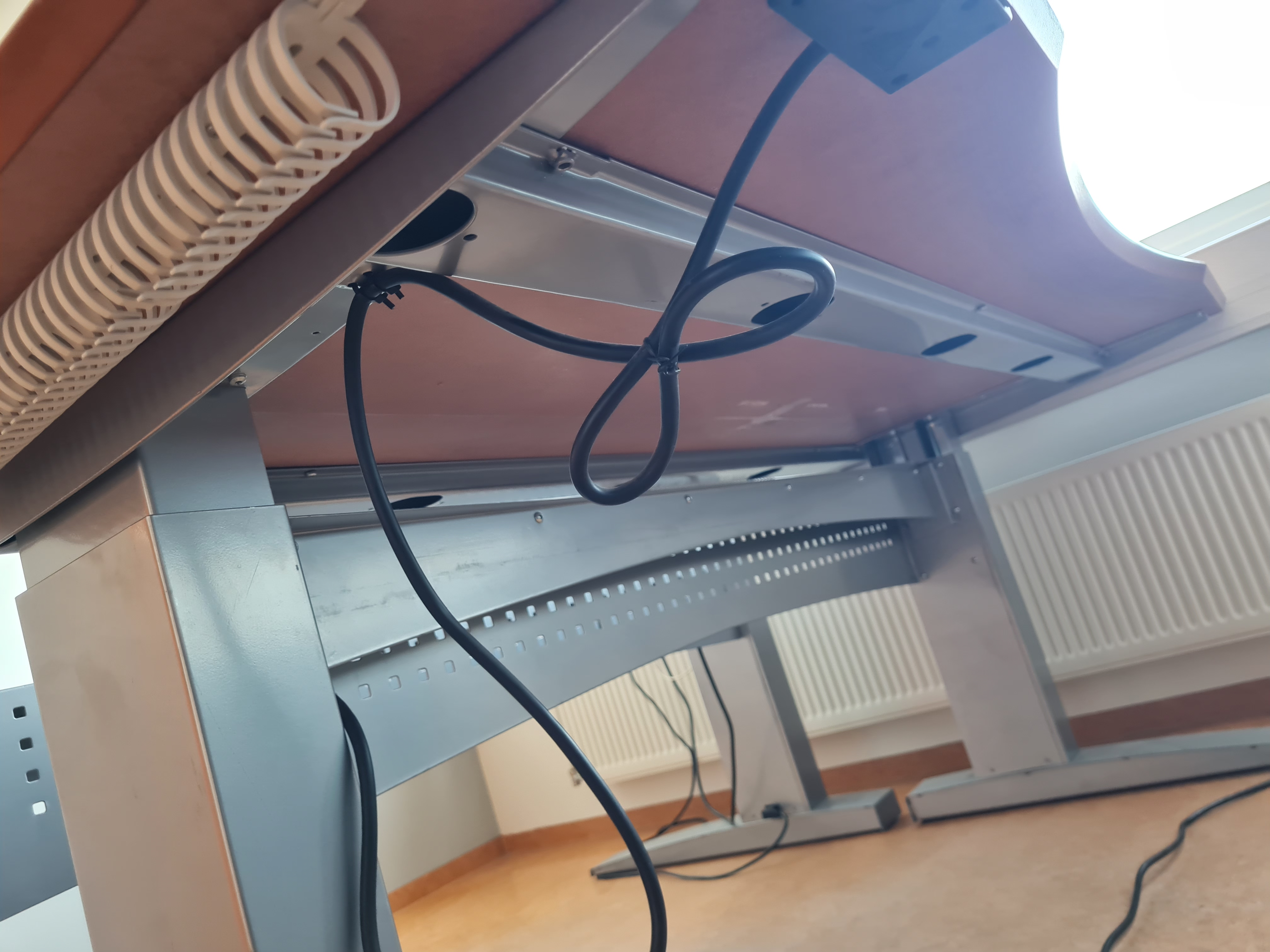 Selt/Endurnýtt-Rafmagnsborð 180x80 - 1 stk til. 3