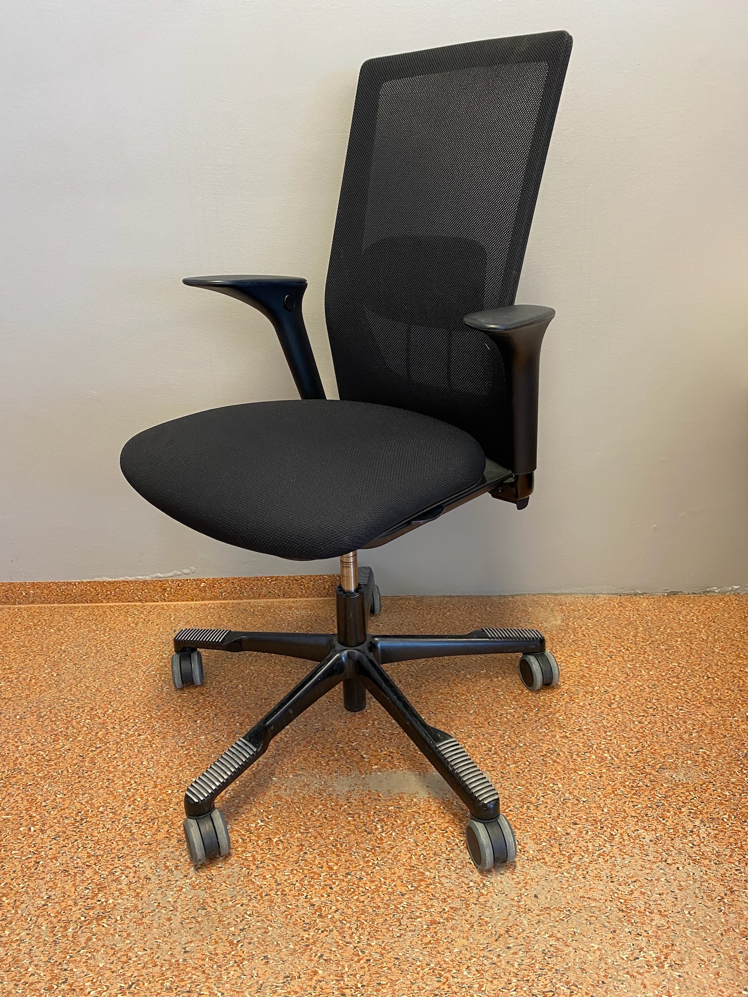 SELT / SOLD Håg Futu 1100 skrifstofustóll