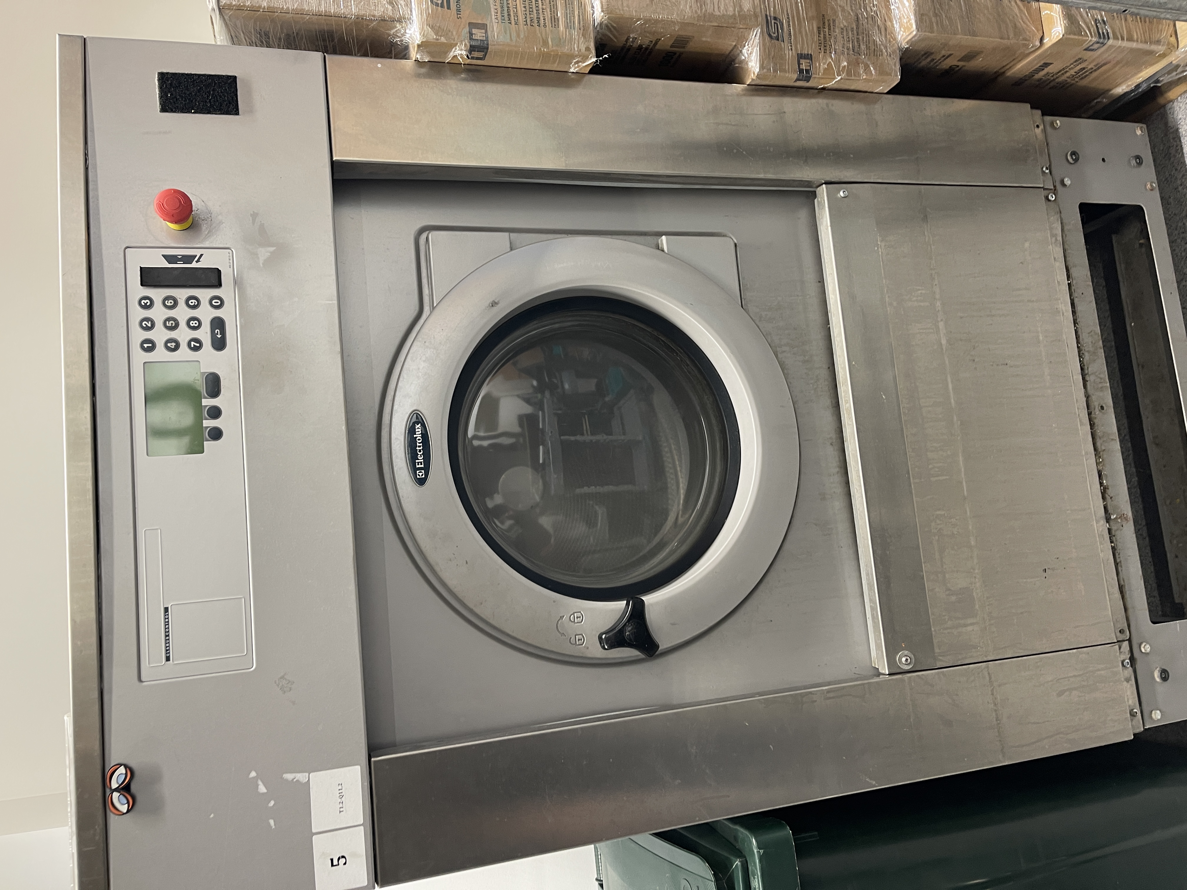 SELT / SOLD -Electrolux iðnaðarþvottavél 30kg W3300H