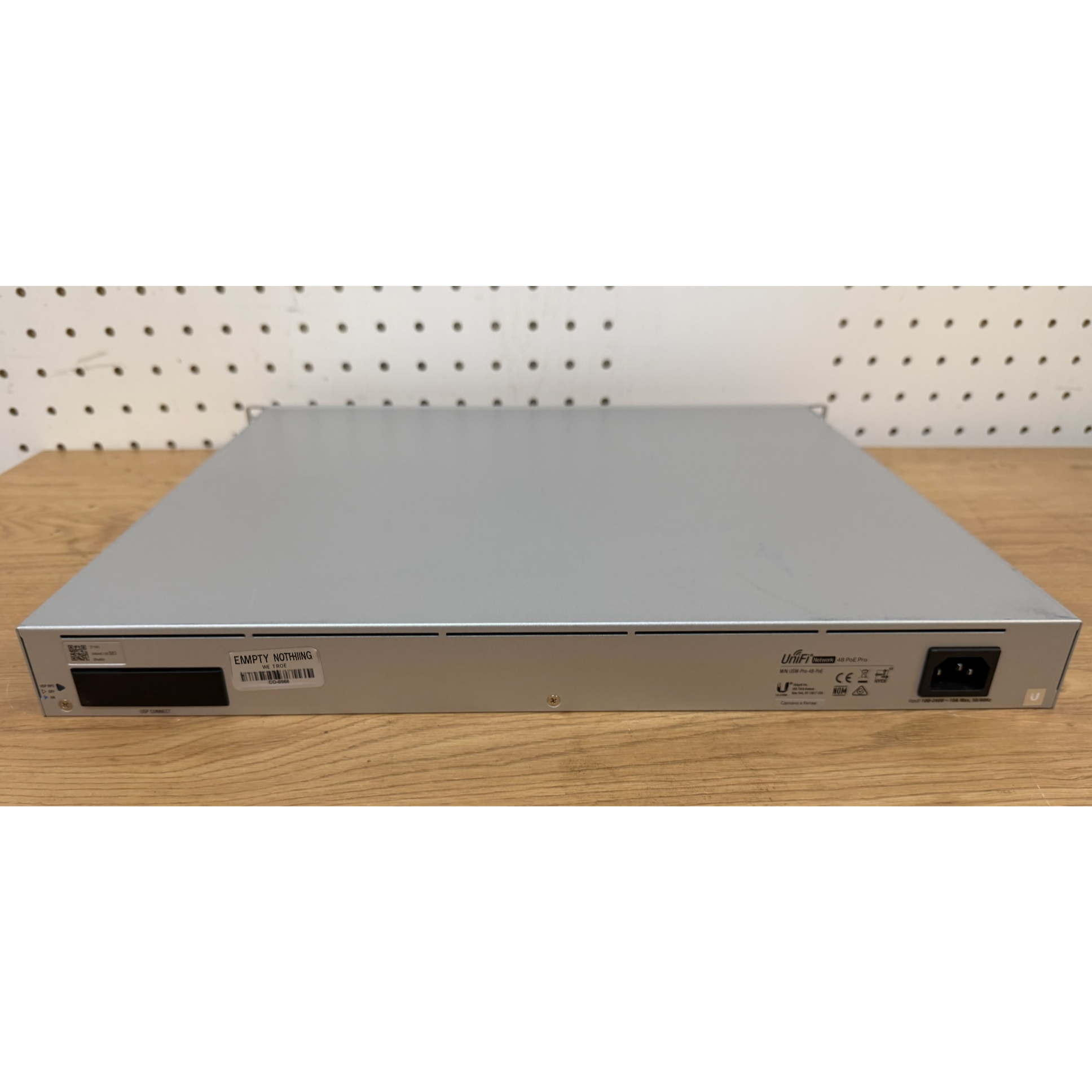 UniFi Pro PoE 48 porta sviss frá Ofar 2