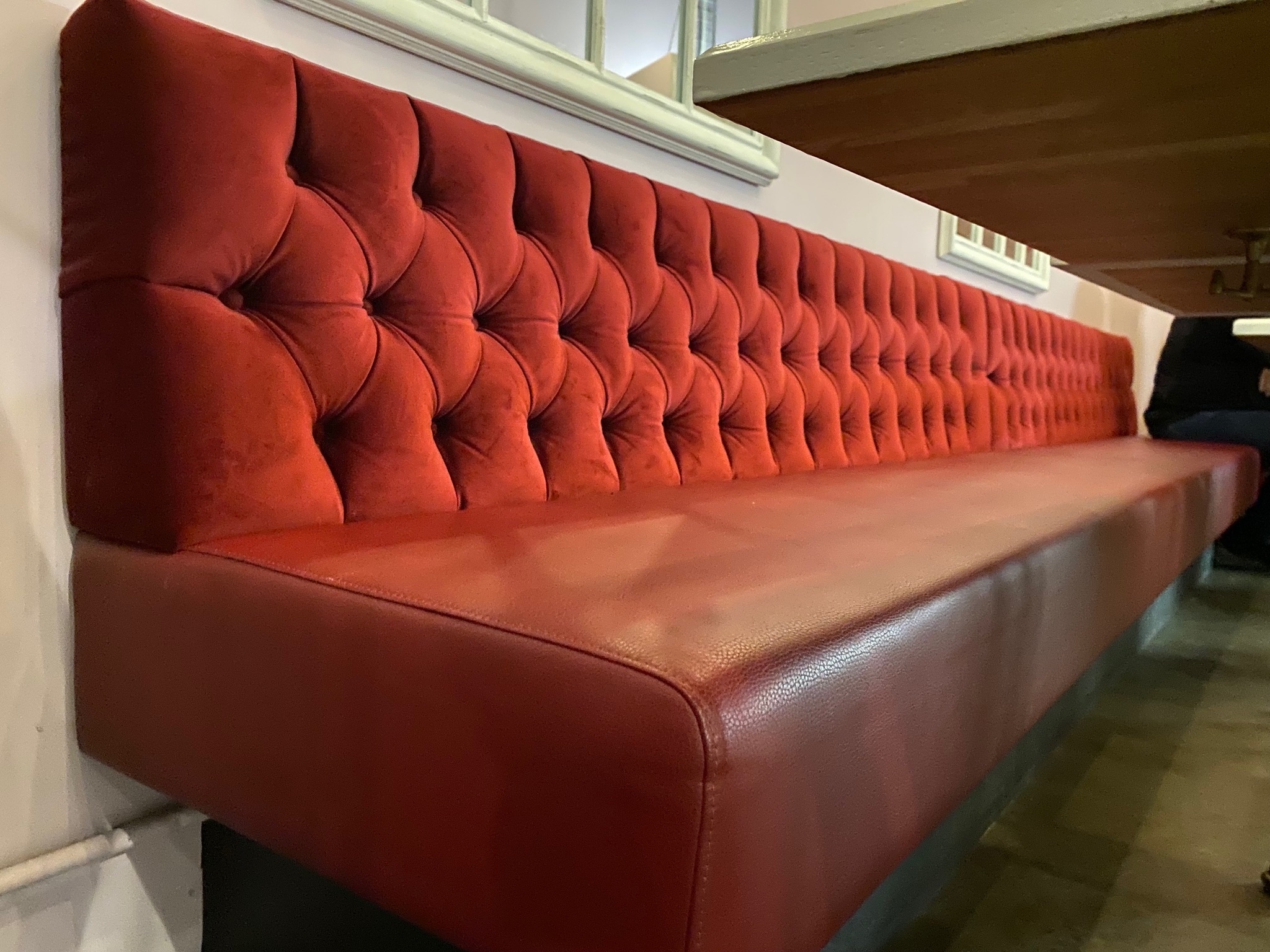 SELT / SOLD - Lounge sófi - velvet og leðurlíki, B216 x D49 sm. (2 stk.)