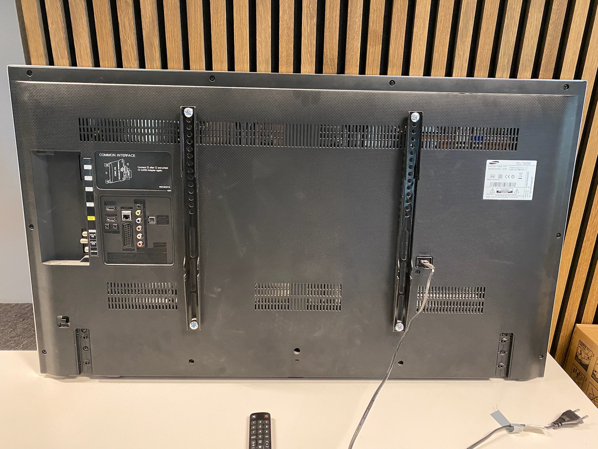 SELT / SOLD Samsung Sjónvarp 46'' með veggfestingu 4