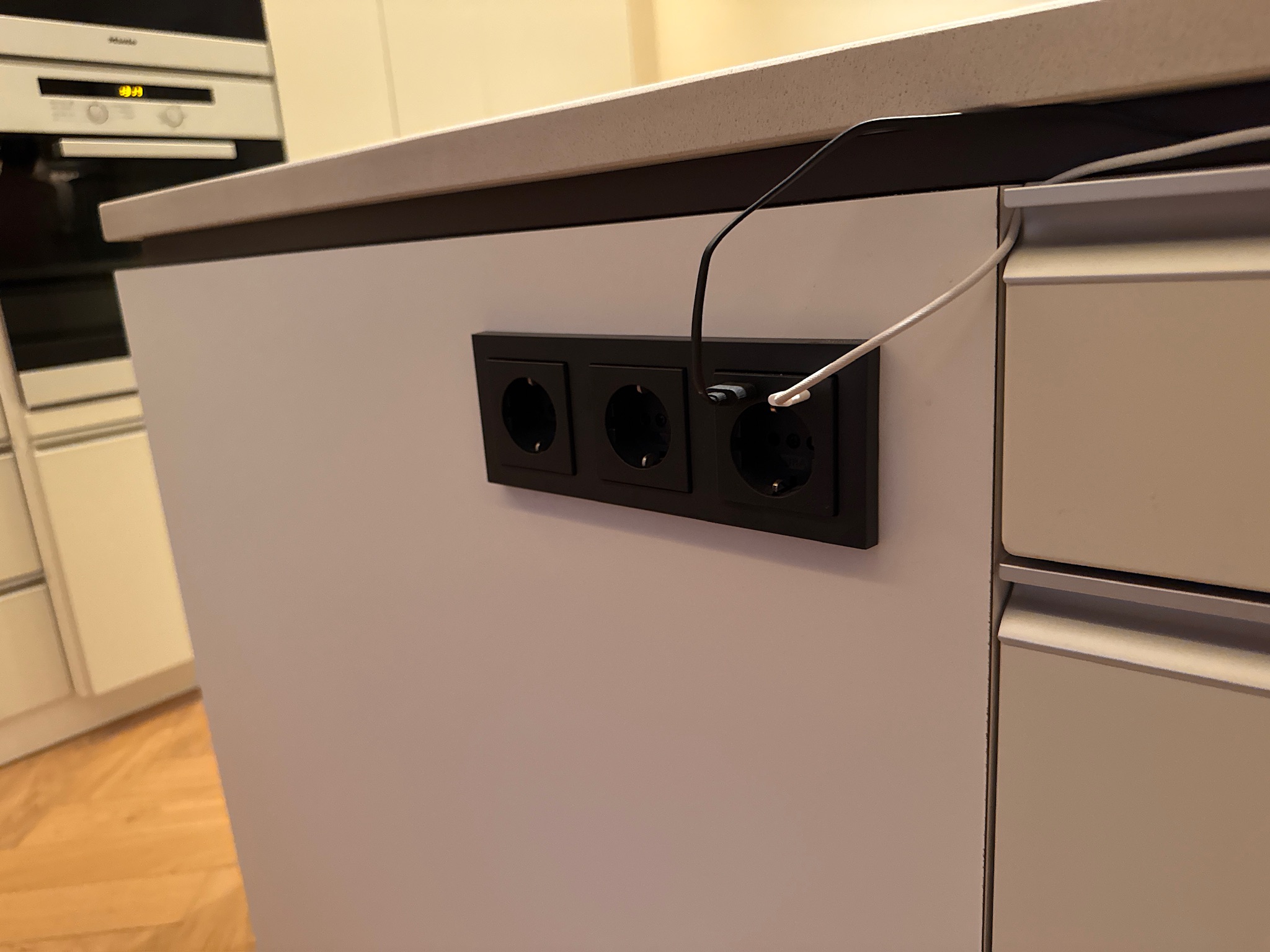 SELT / SOLD Alno eldhúseyja með helluborði 6