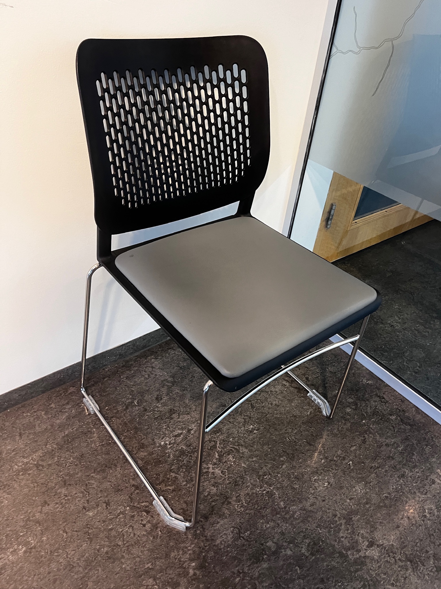 SELT / SOLD Fundar/eldhússtólar frá Á. Guðmundsson, staflanlegir