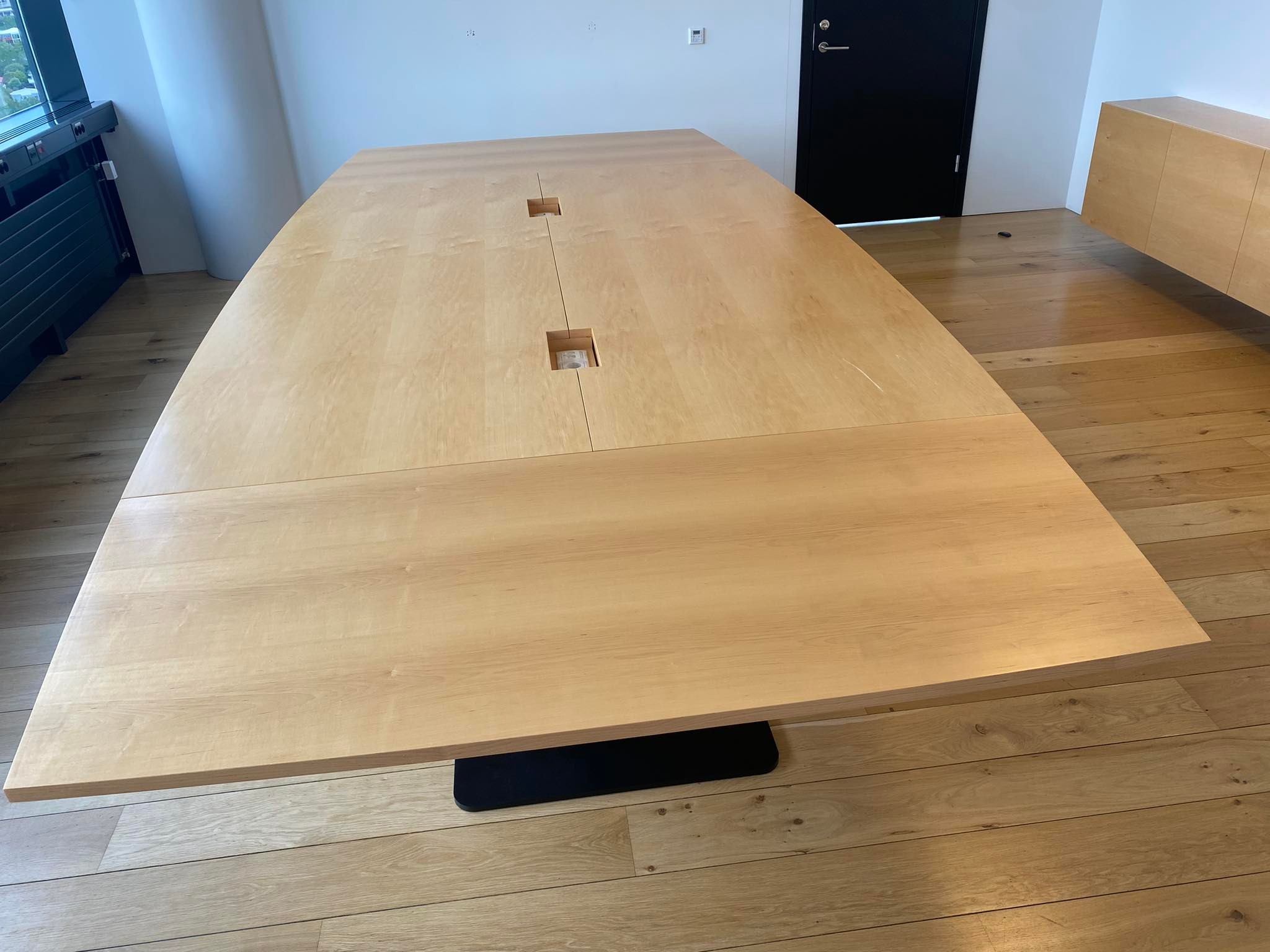 SELT - undarborð 12-14 manna - Sérsmíði - L400cm x B185cm - Skenkur í stíl 3