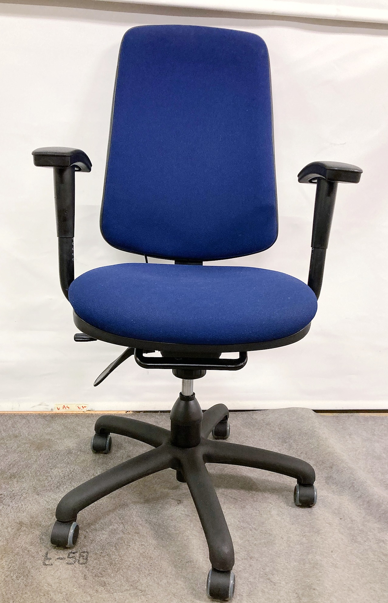 SELT / SOLD ÁG skrifstofustóll Mark 30 - takmarkað magn