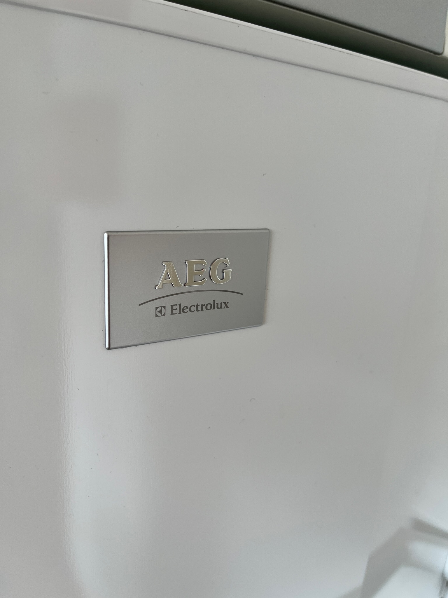 SELT / SOLD - AEG Ísskápur m/frysti - 160 sm. 6