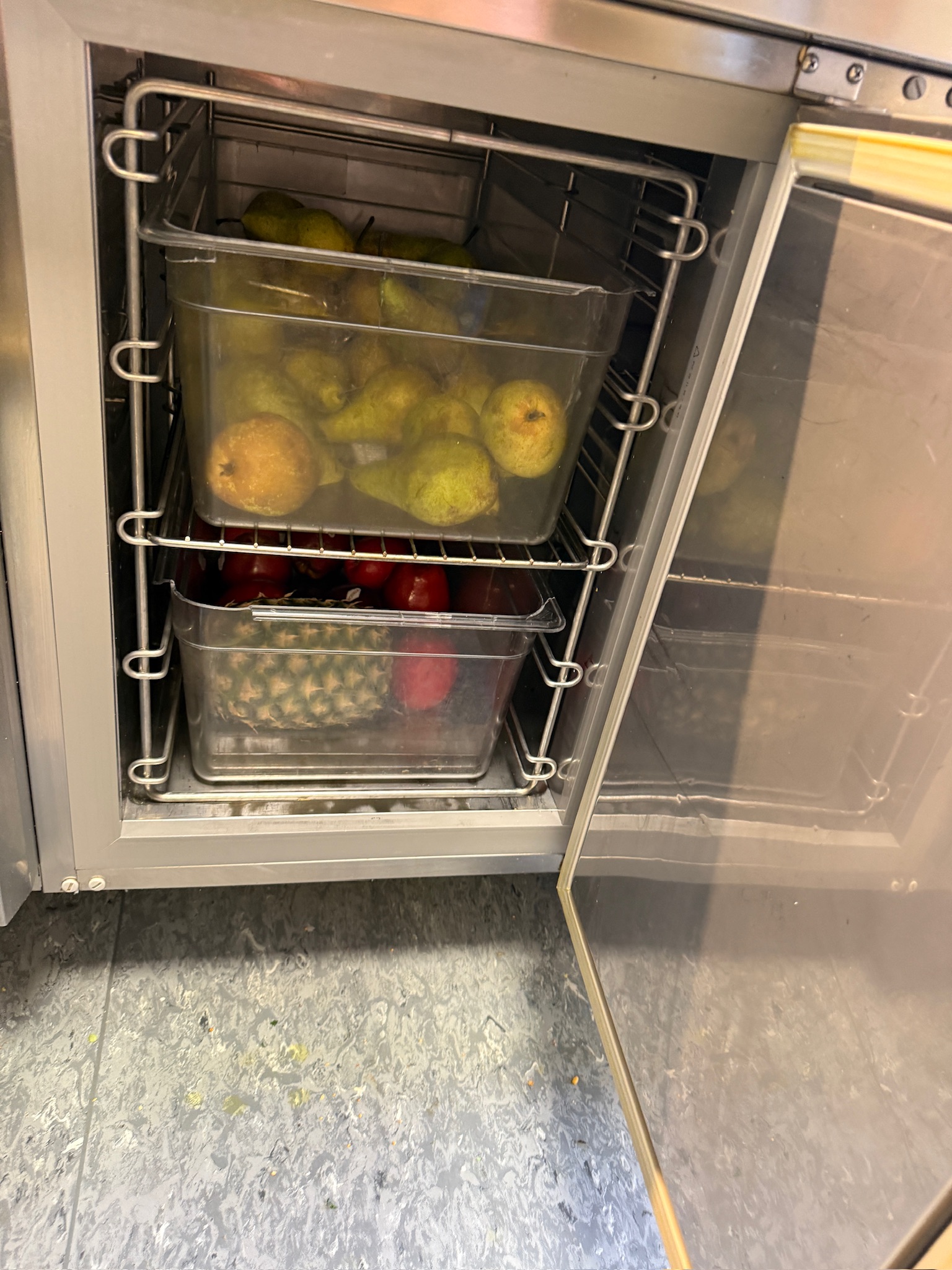 SELT / SOLD Zanussi granít preppborð frá ProGastro, B225sm. 8