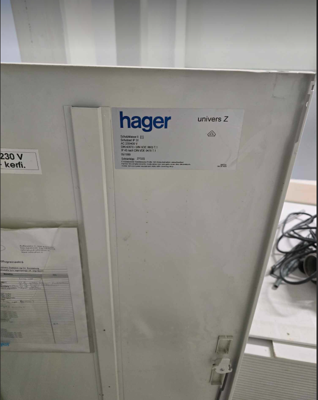 SELT / SOLD Rafmagnstafla - Hager pnr. 105 3