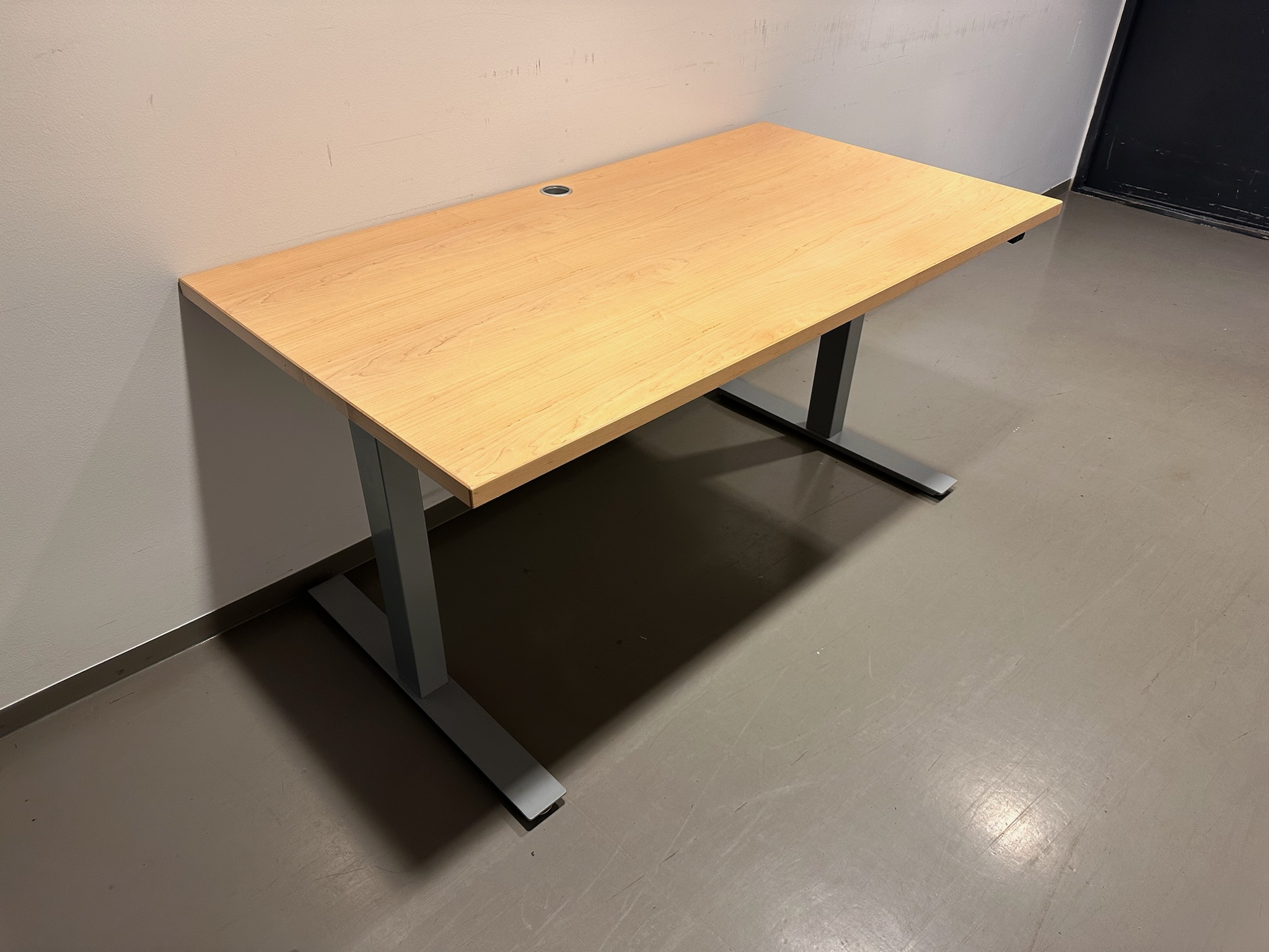 SELT / SOLD - Rafmagnsborð - 150 x 80 sm. (28 stk.)