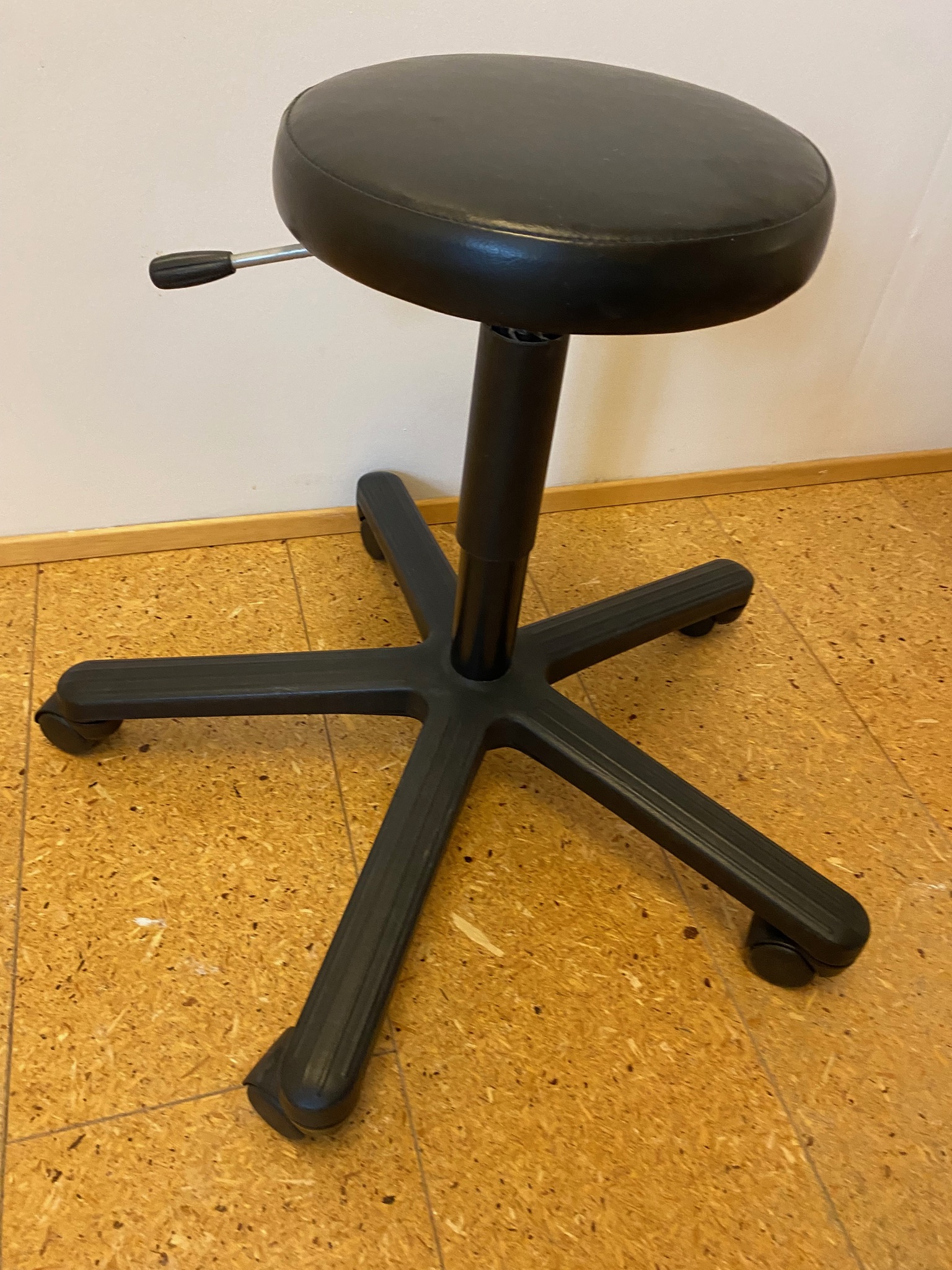 SELT / SOLD Kollur á hjólum (2 stk.) 3