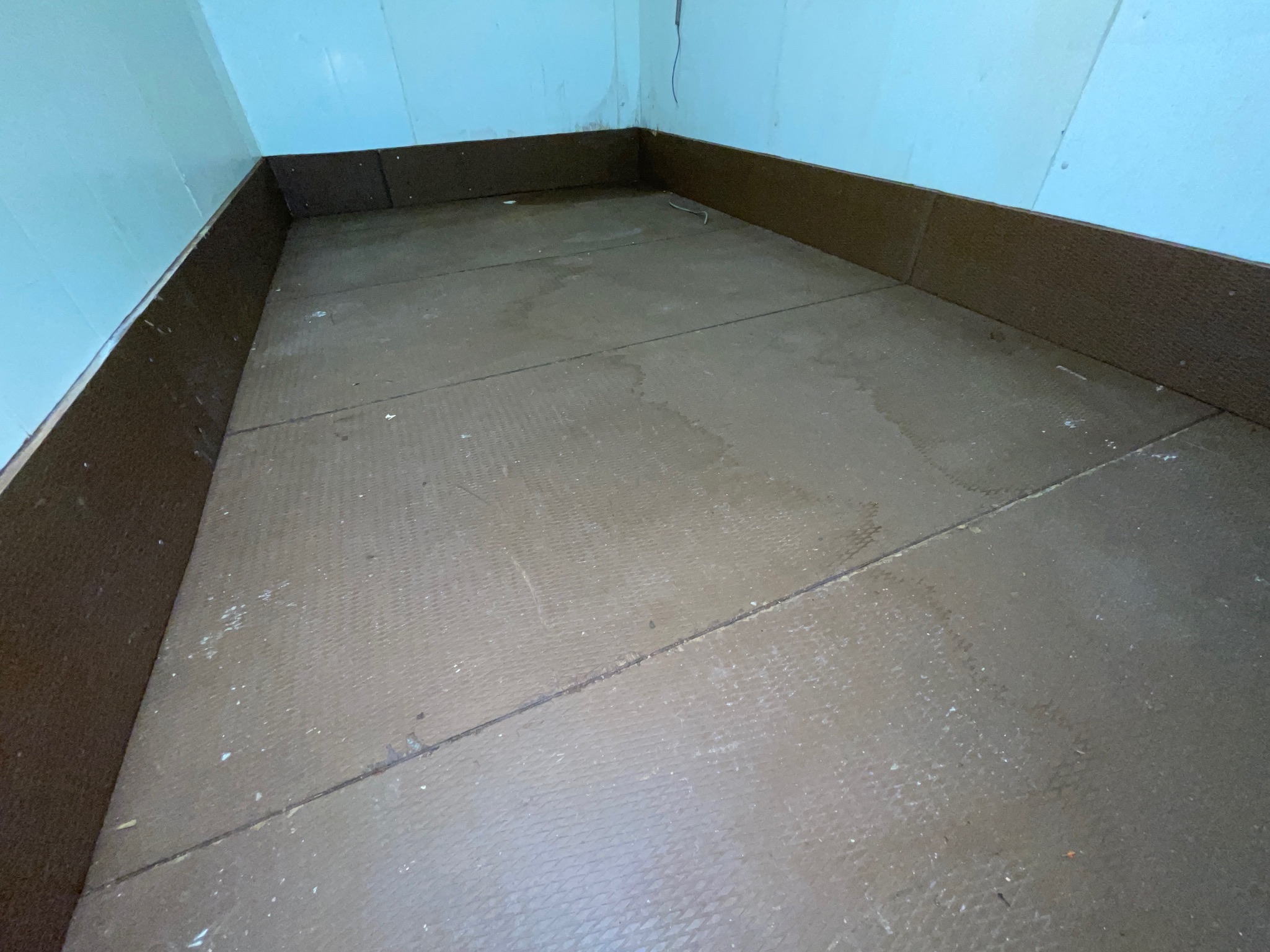 SELT / SOLD - Frystiklefi 11 fm - manngengur - B484x D240x H310 12