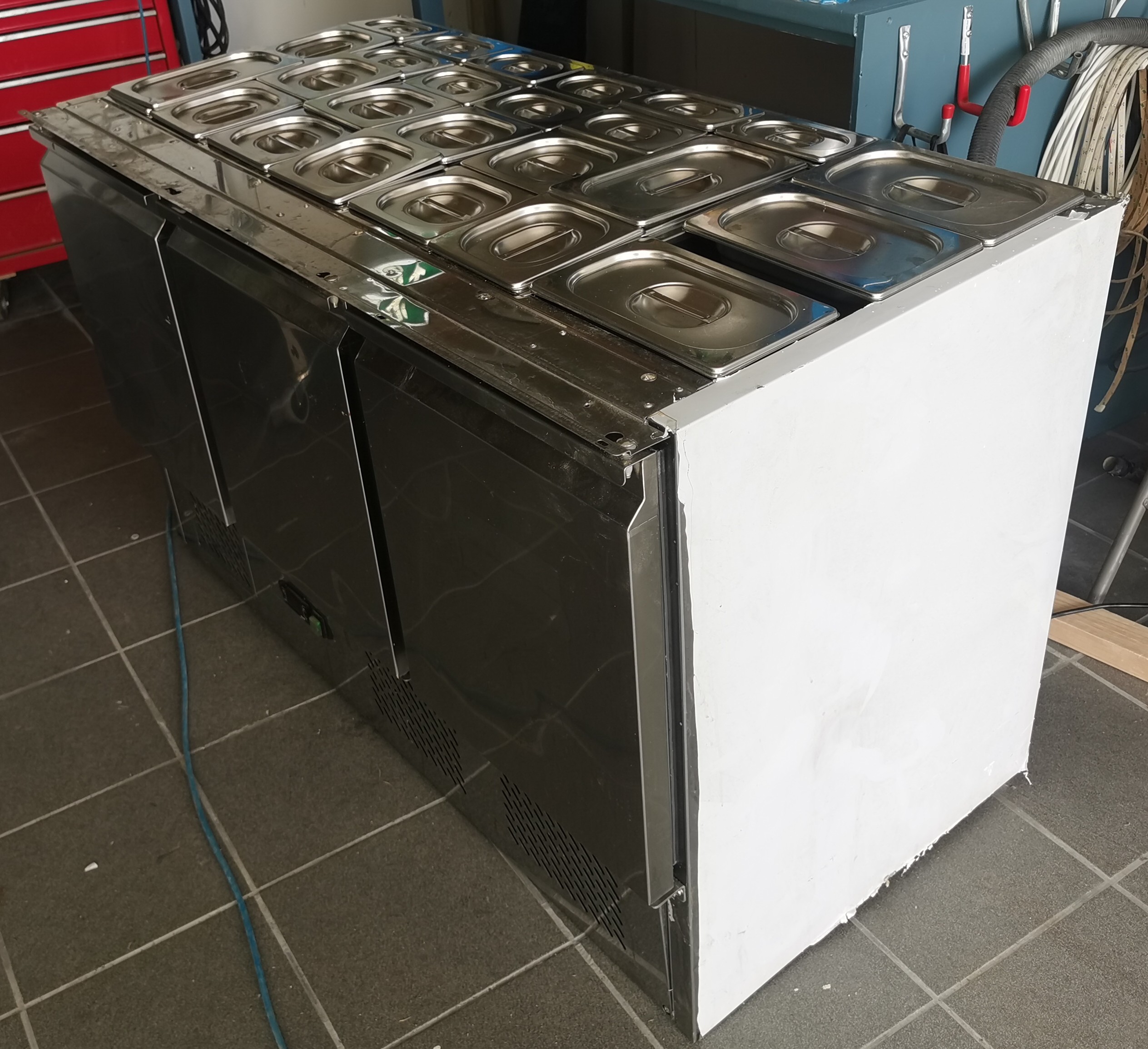 SELT / SOLD - Preppborð - innbyggður í verslunarborð - salatborð