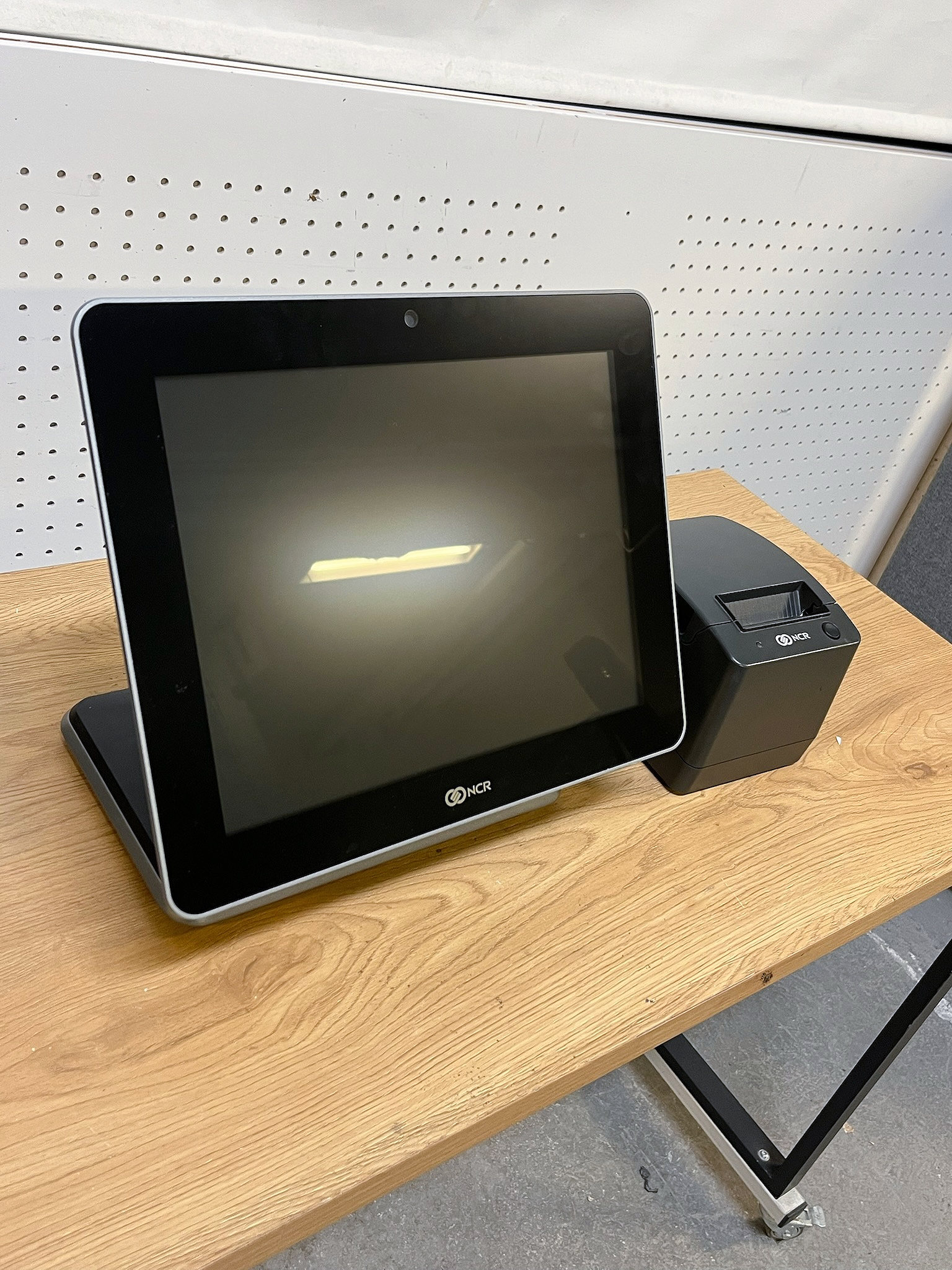 SELT / SOLD NCR RealPOS 7199 afgreiðslukerfi með prentara 2