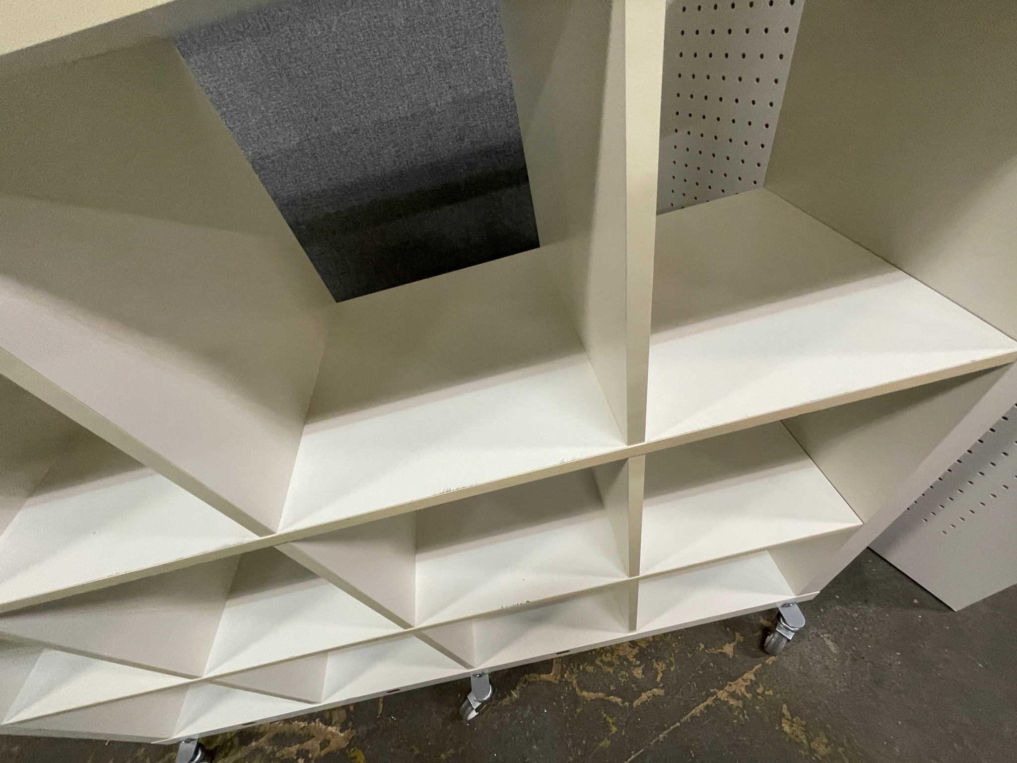 Selt/Endurnýtt-KALLAX frá IKEA á hjólum 3