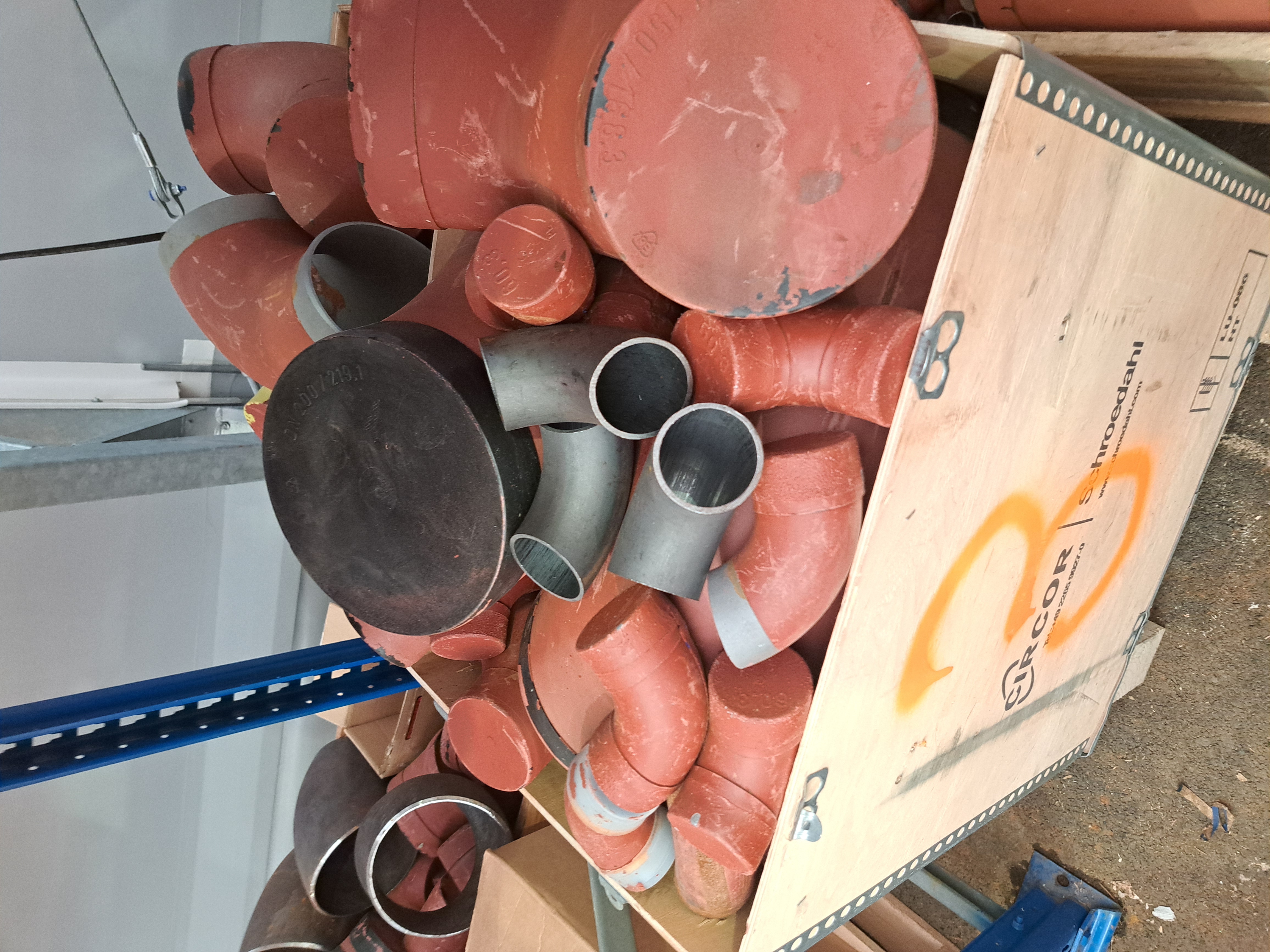 SELT / SOLD - Beygjur - suðuefni - flangsar - suðukragar um 2000 stk. 6