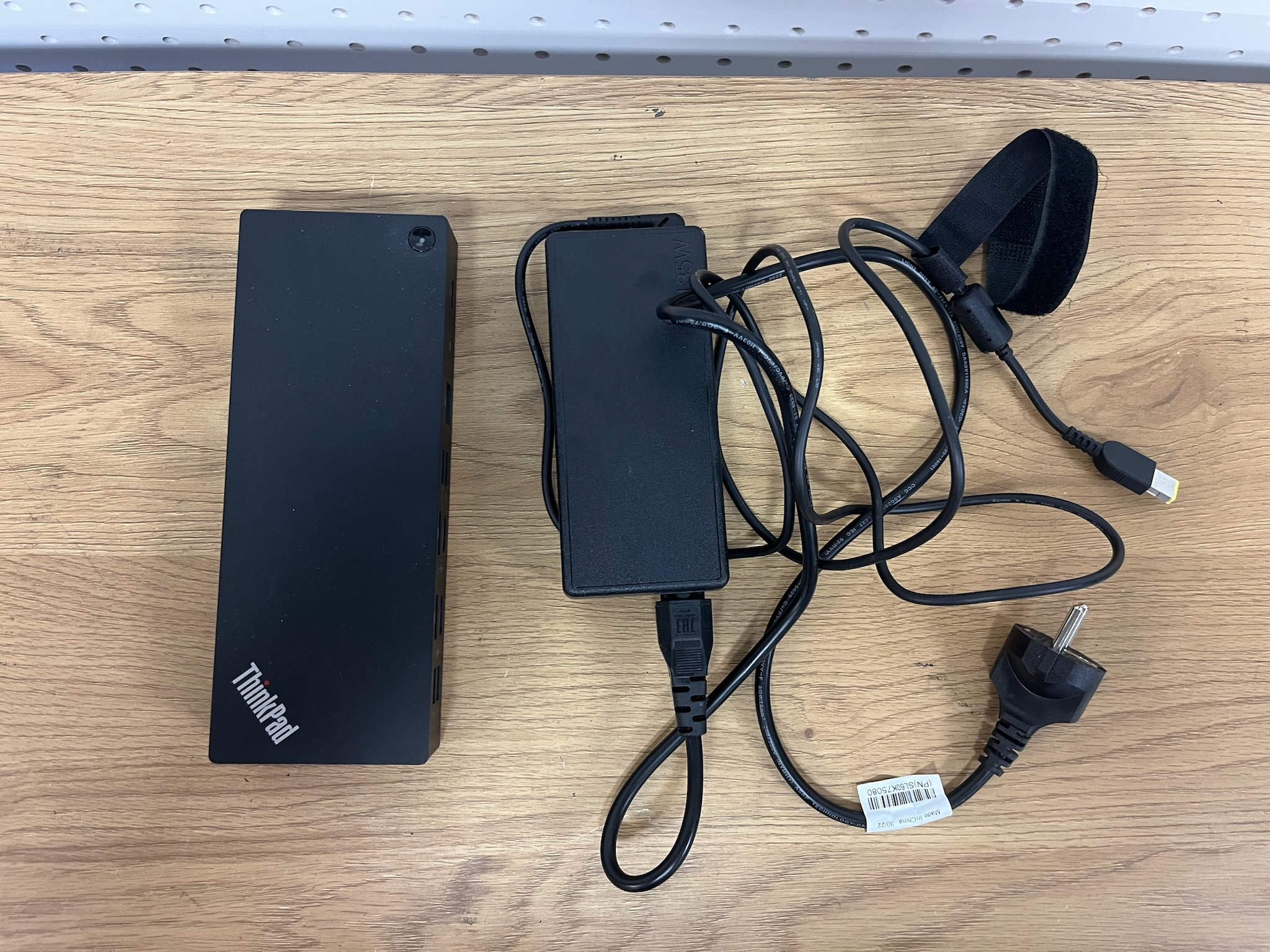 SELT / SOLD Lenovo ThinkPad dokka ásamt spennugjafa frá Tölvutek 2